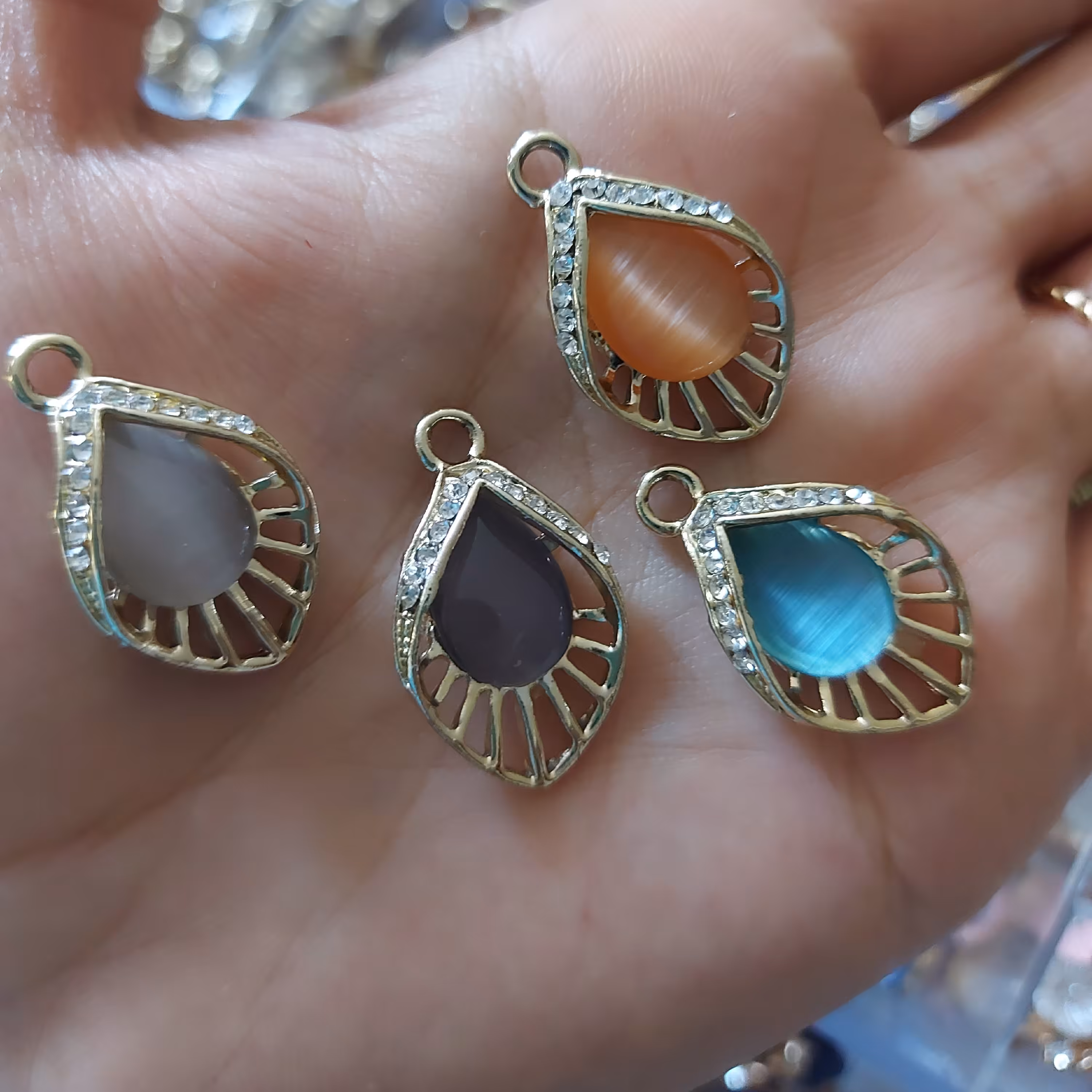 خرجکار نگیندار طرح اشک رنگ ثابت با نگین چشم گربه تک عددی