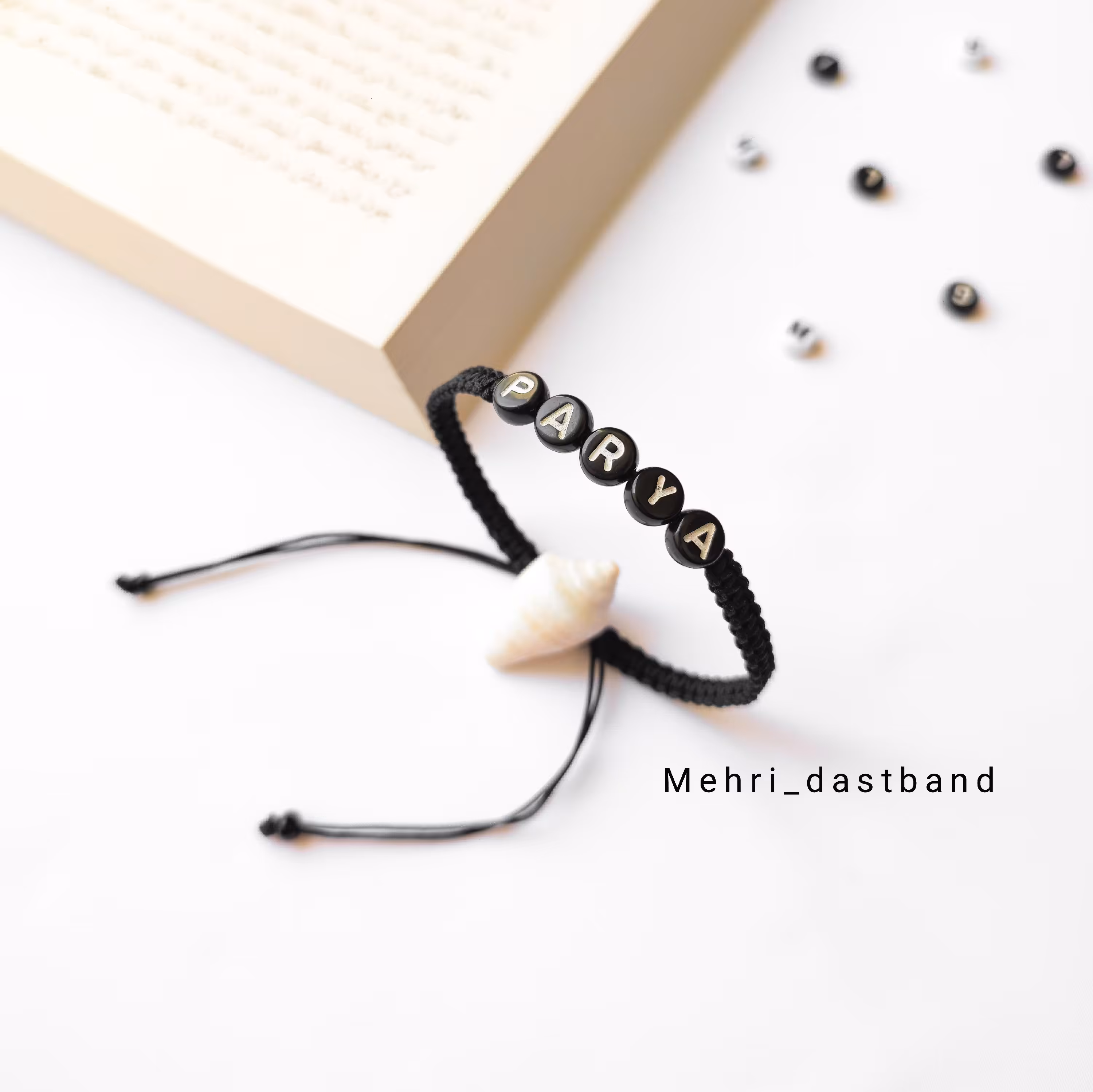 دستبند بافت اسم  انگلیسی رنگ و اسم دلخواه