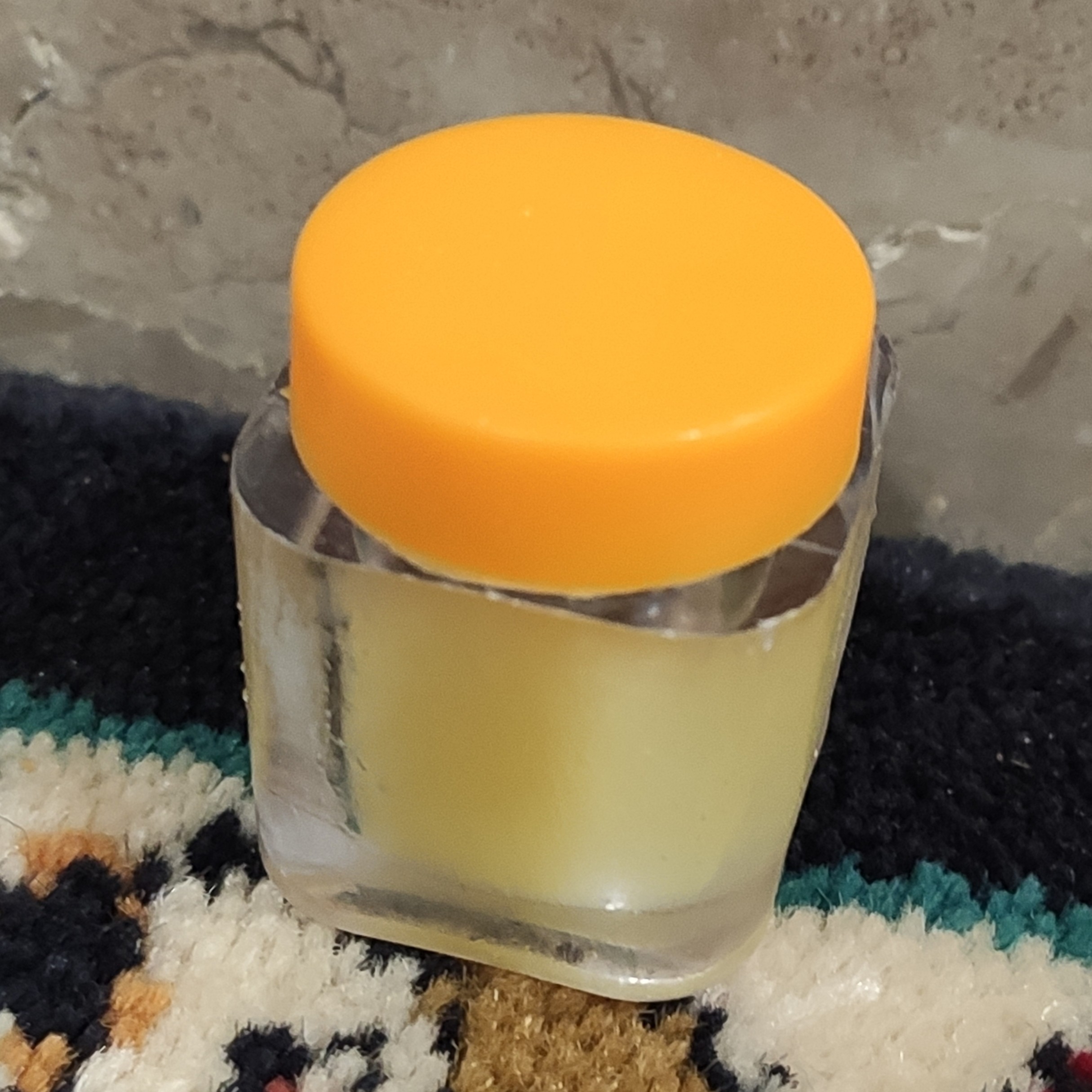 ژل رویال درجه یک برداشت 1402 تازه تازه گرمی 22 هزار تومان - مخلوط نیم کیلوگرم عسل خالص با بیست گرم ژل رویال تازه تازه