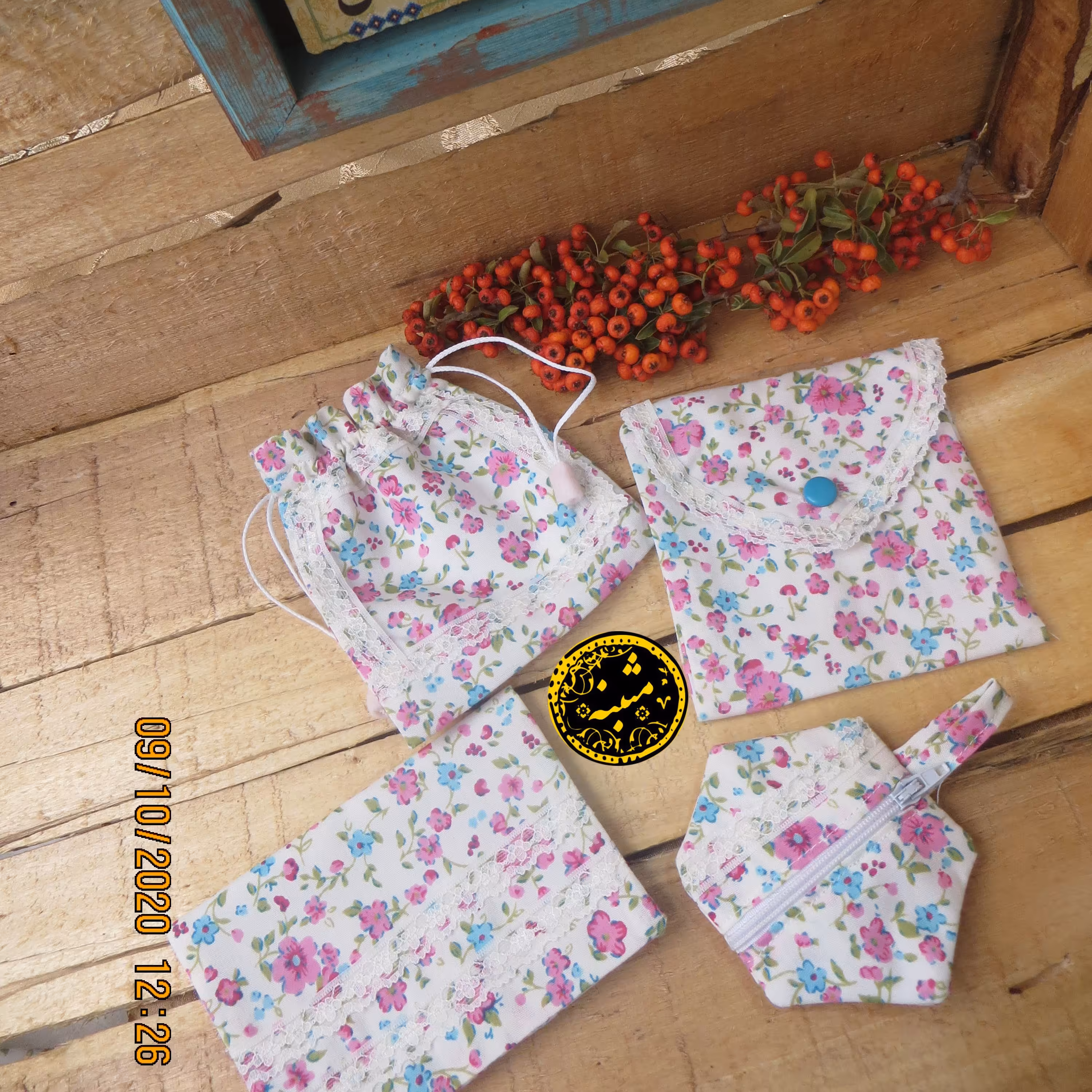 پک چهار کیف  جانماز جیبی
کیف هندزفری 
کیف پد بهداشتی 
جا(کیف)دستمال کاغذی جیبی  مدل بهار پارچه ای