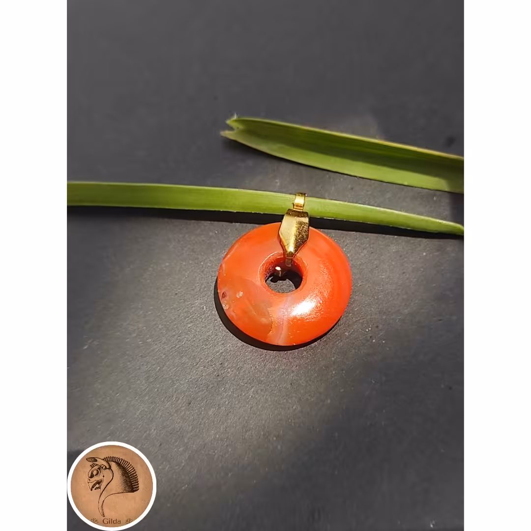 گردنبند عقیق کارنلین آبنباتی نارنجی رنگ دایره شکل همراه با رنجبر استیل رنگ ثابت 