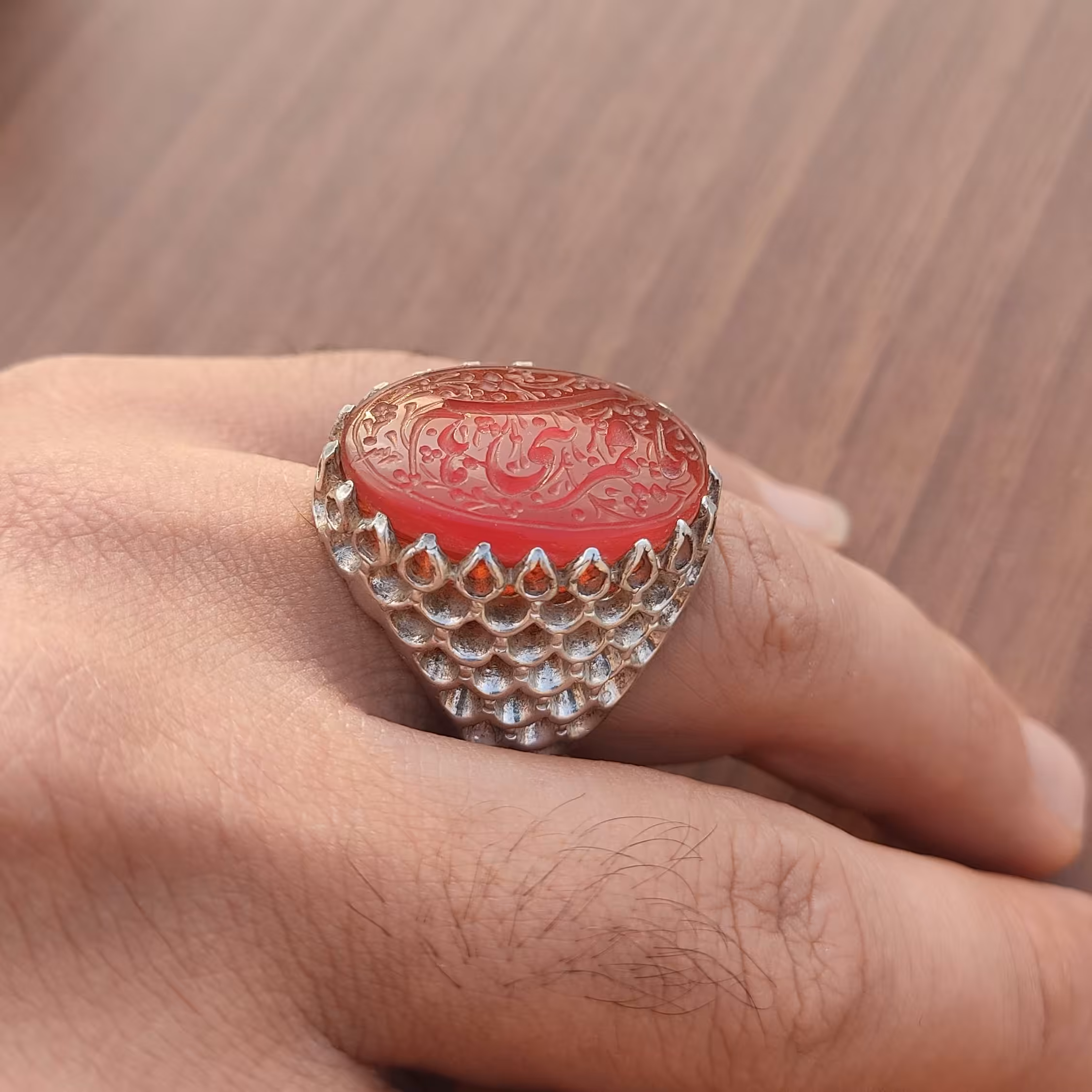 انگشتر عقیق سرخ خطی با نوشته یا قمر بنی هاشم دست نویس 