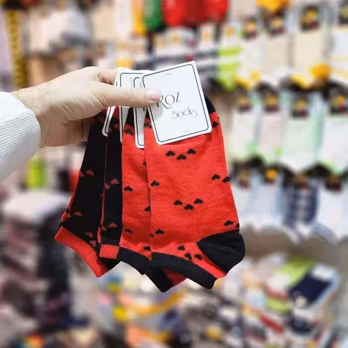 جوراب مچی طرح قلب قرمز و مشکی