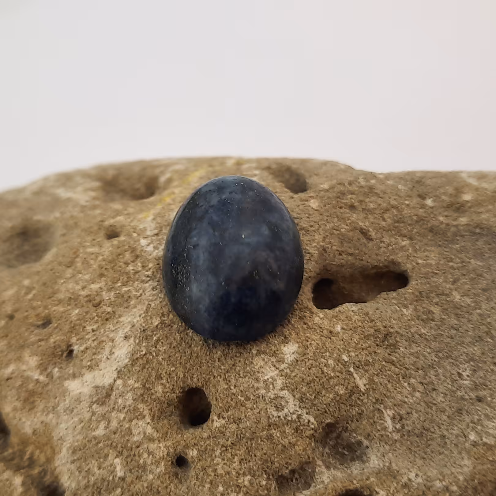 نگین سنگ نیمه قیمتی لاجورد ج240 تراش دامله