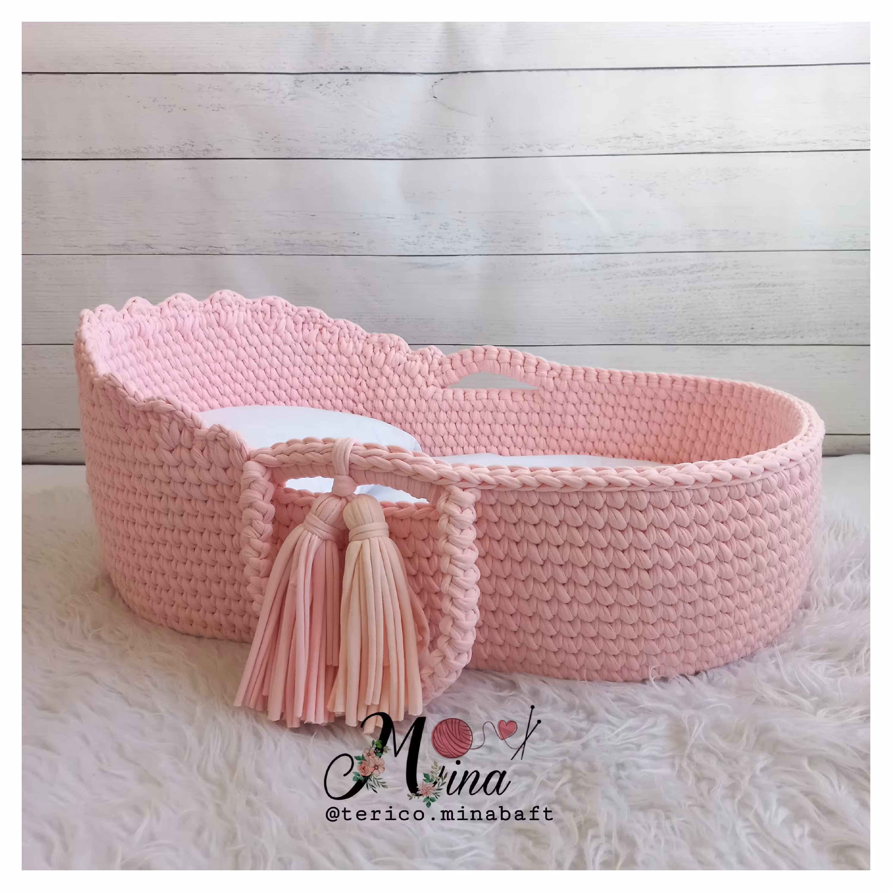 کریر نیمه سایبان نوزاد بافته شده با تریکو به صورت دو لا (پس کرایه)