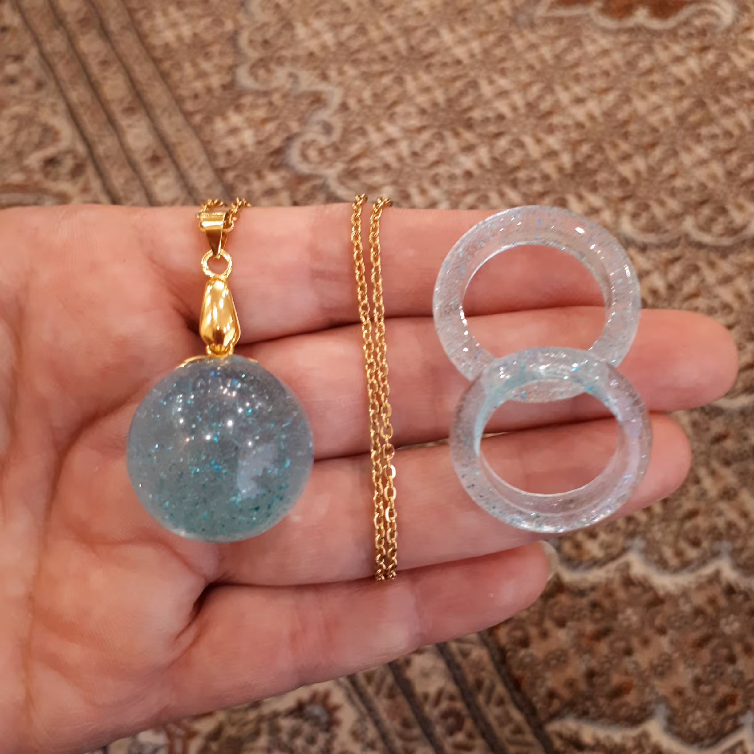 گردنبند گوی رزینی شبتاب با انگشتر رزینی شبتاب (تکی)