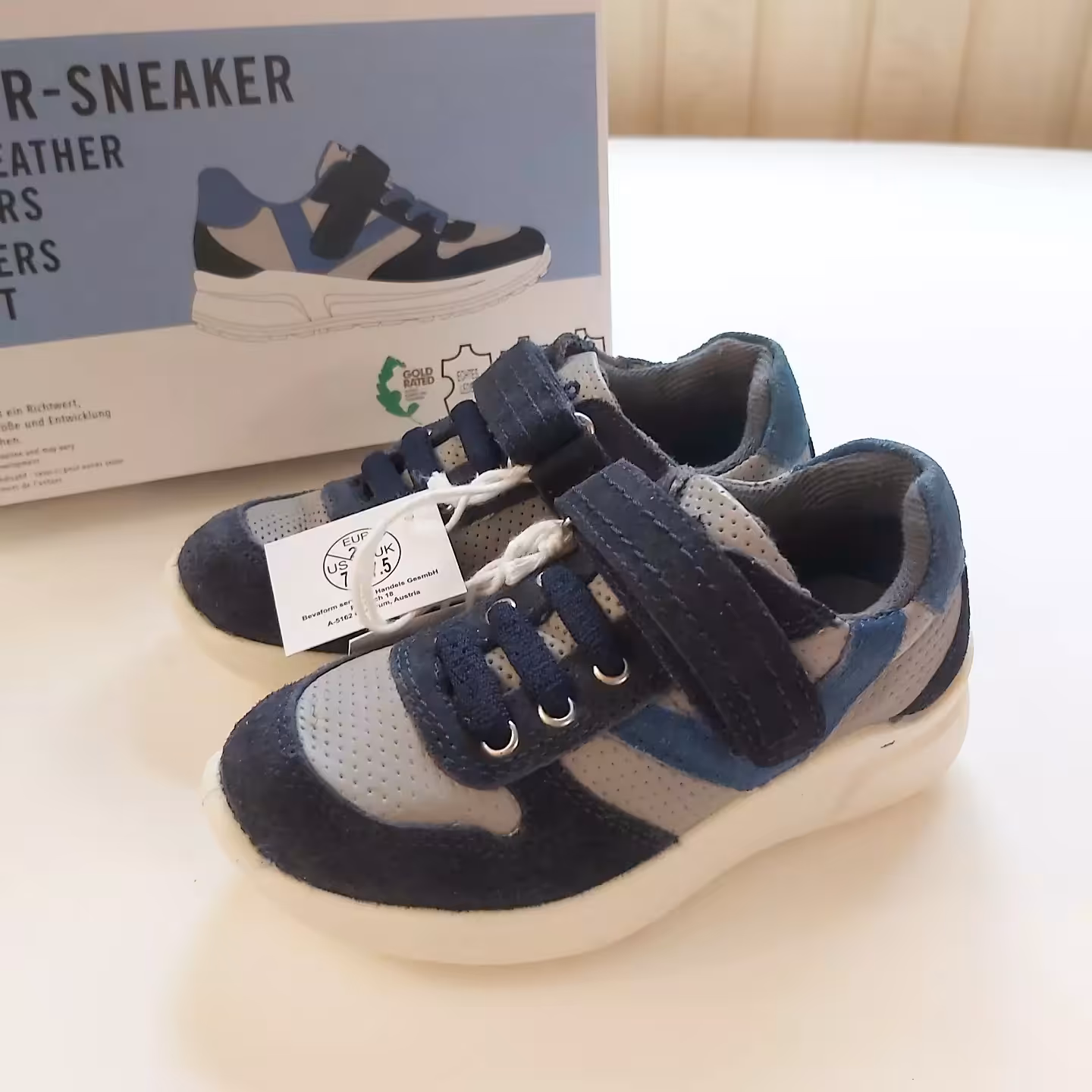 کفش کتانی اسنیکرز چسبی  پسرانه و دخترانه برند لوپیلو آلمان سایز 26  طبی ارسال رایگان