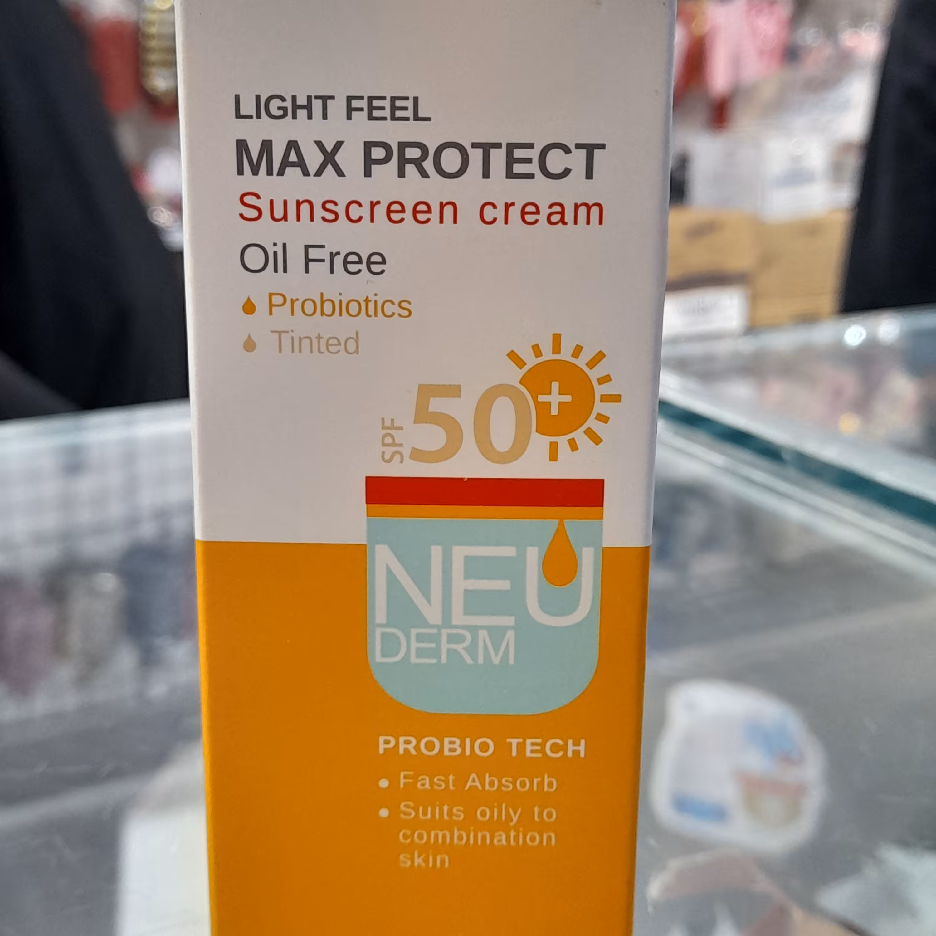 ضدآفتاب نئودرم spf50 بی رنگ مکس پروتکت