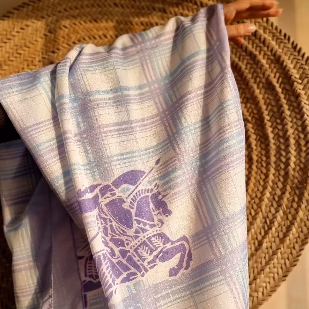 شال نخی صابونی منگوله دار رنگ سال طرح شوالیه با ابعاد 2متر در 80 سانت 