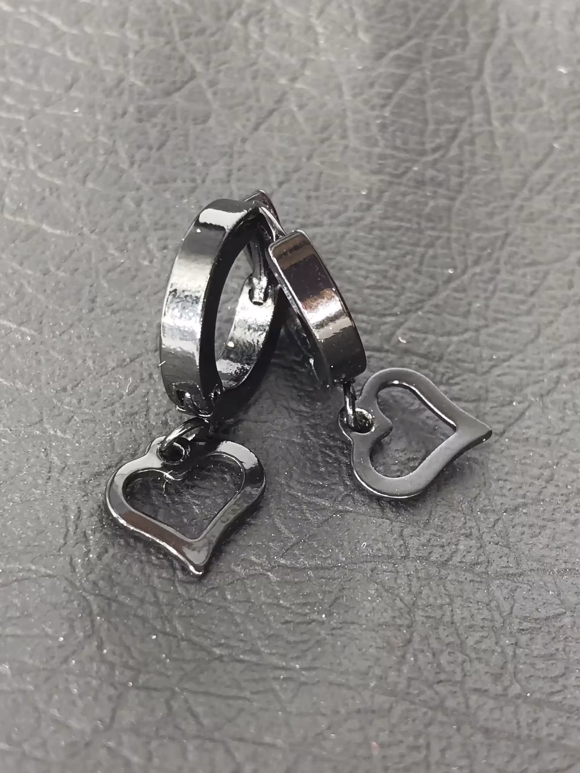 گوشواره حلقه ای طرح قلب مشکی