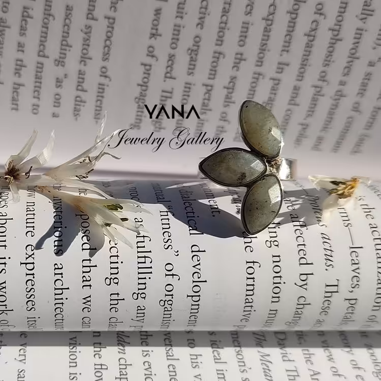 انگشتر نقره با گوهر  لابرادوریت طبیعی (دستساز)