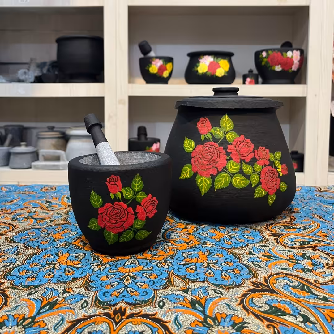 ست دیزی سنگی 6 نفره و هاون نقاشی شده با طرح گل قرمز 