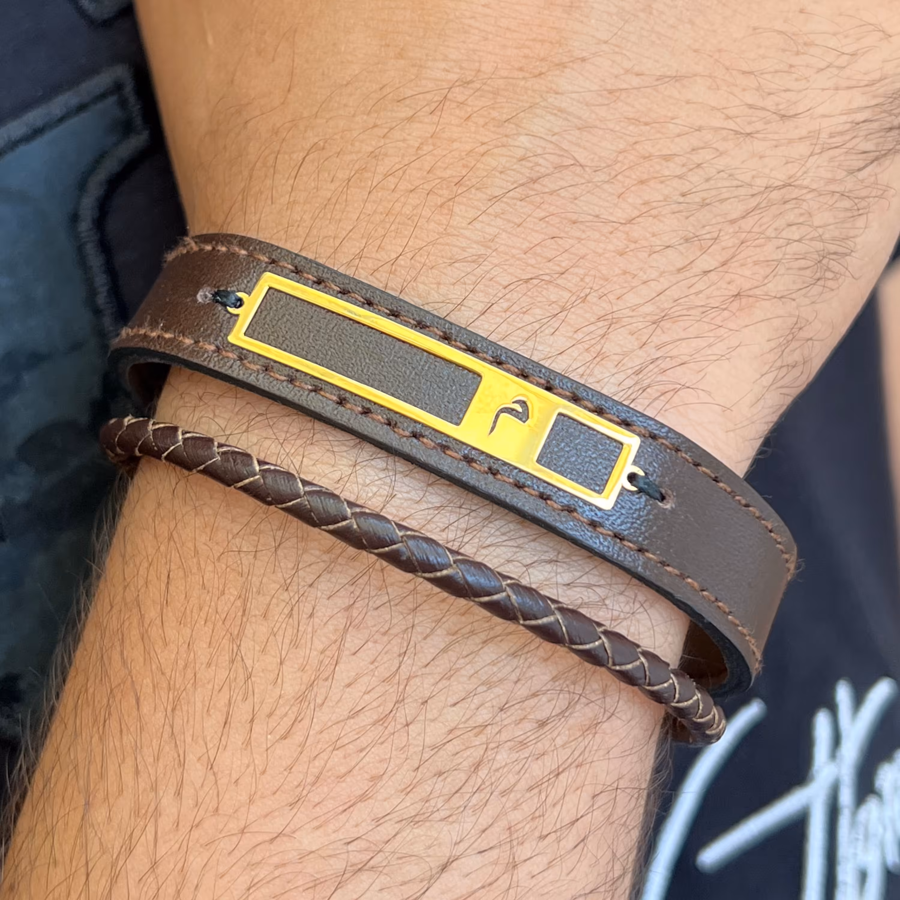 دستبند های چرم با انواع پلاک دلخواه اسم یا طرح شما