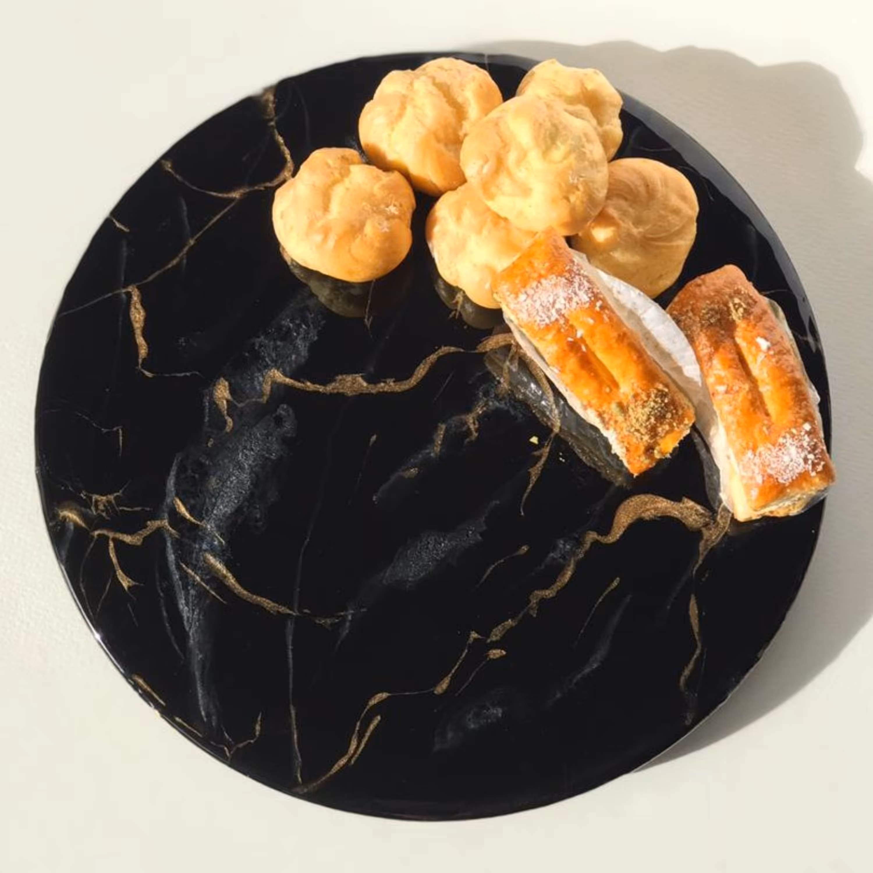 کیک خوری پایه دار رزینی طرح ماربل قطر 30 