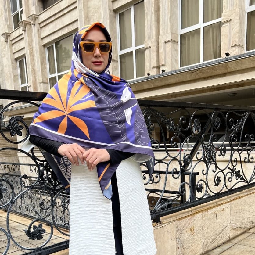 شال و روسری خوش رنگ آبی کاربنی طرح حسنا