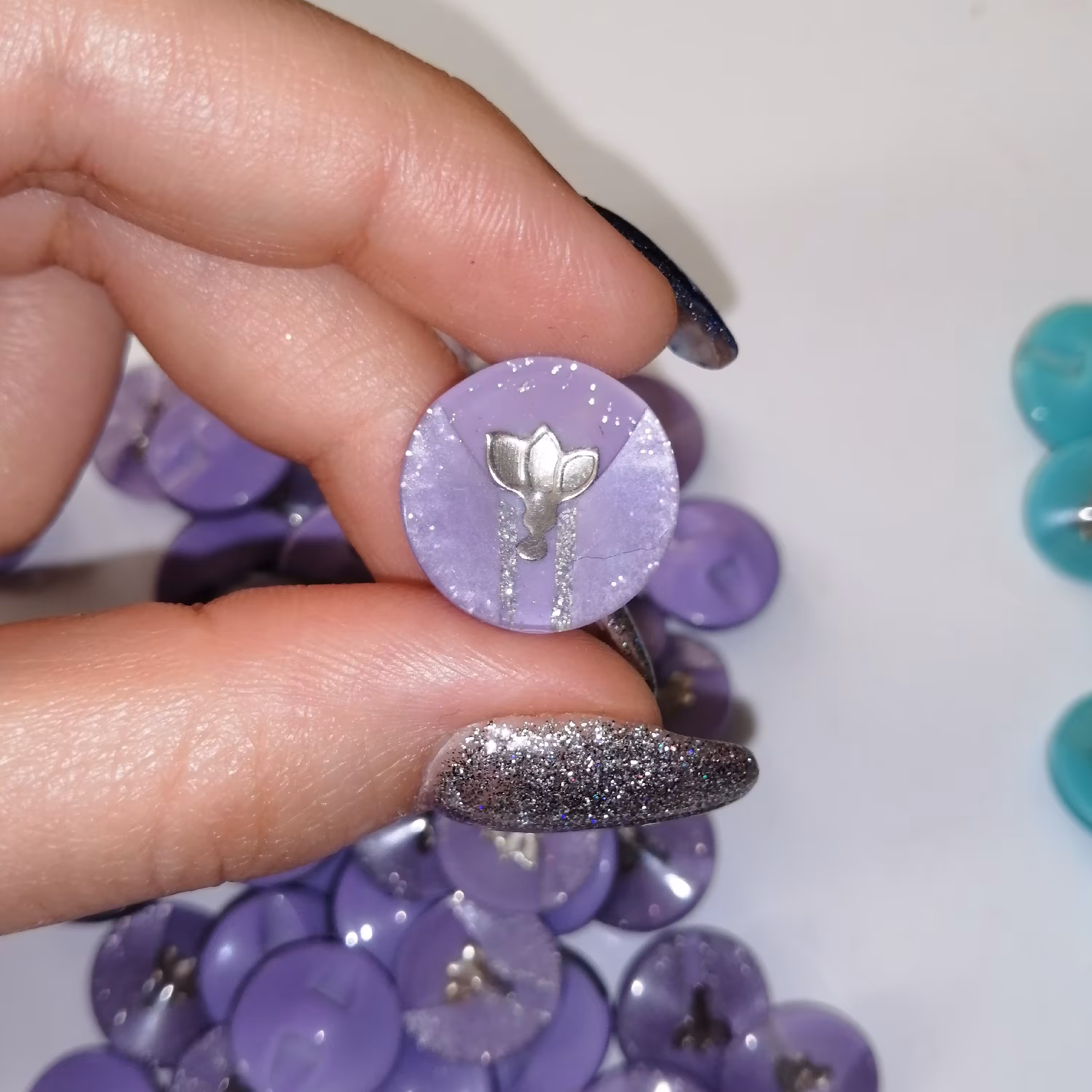 دکمه لباس یاسی در دو سایز دایره اکلیلی شیشه ای  ،بسته  5 عددی 