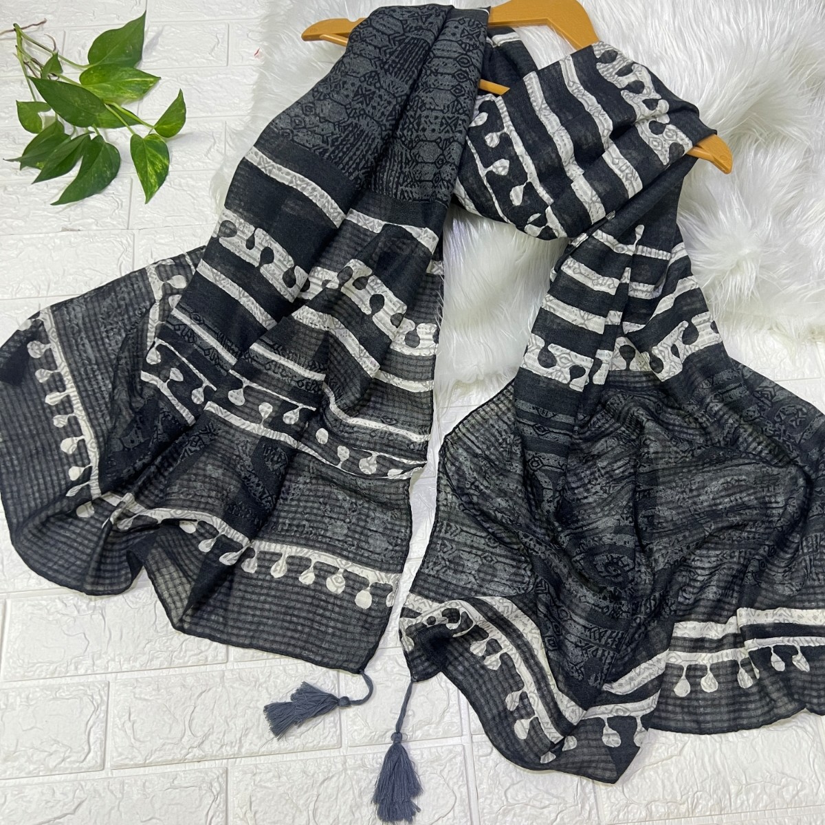 شال ژاکارد منگوله دار چهارفصل