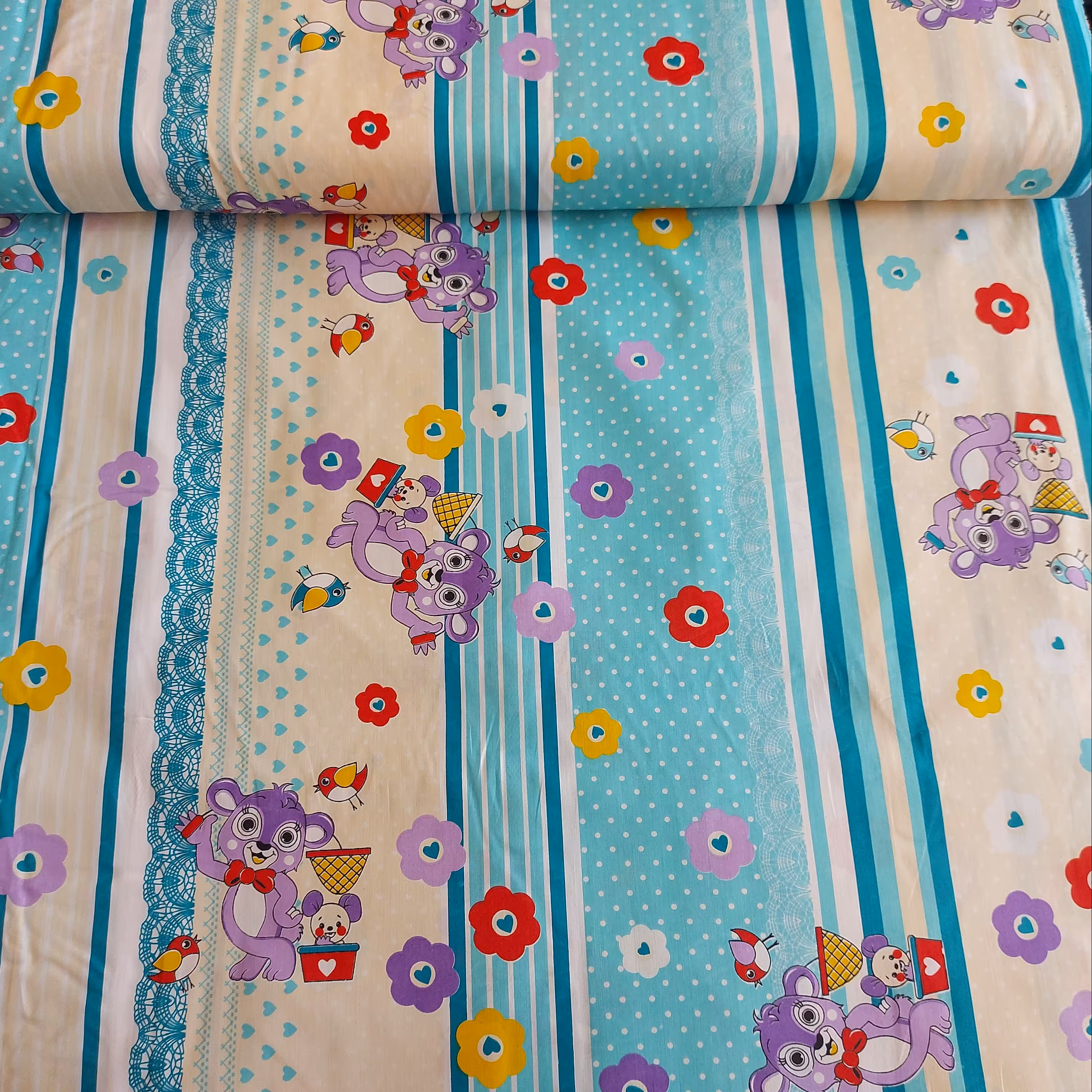 پارچه ملحفه عروسکی رویال طرح شیر کوچولو سبز آبی ملافه کودک عرض یک و نیم رزاق