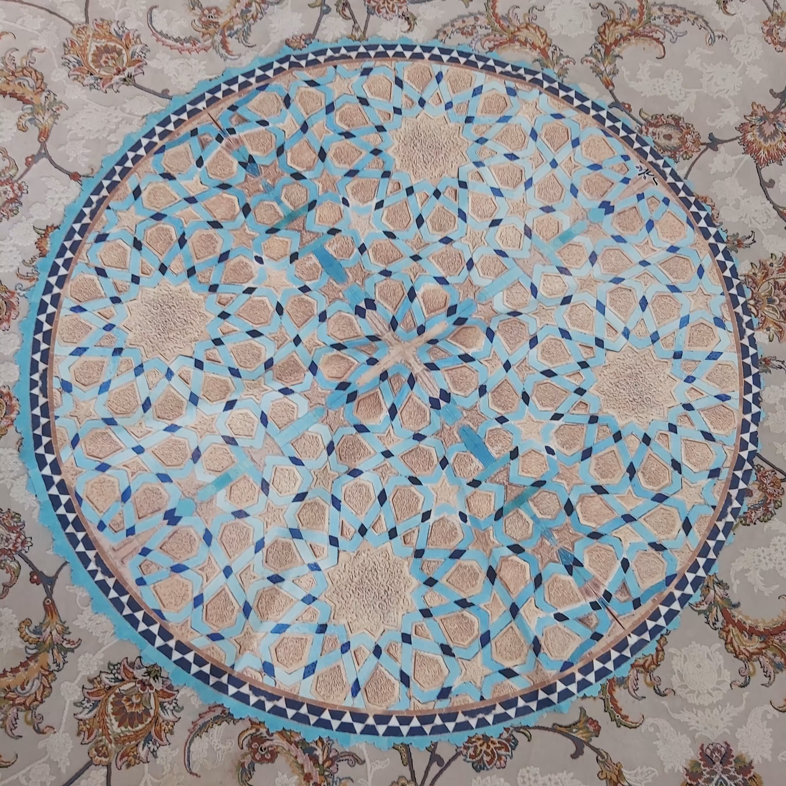 رومیزی گرد مخمل قطر 90 با طرح کاشی فیروزه