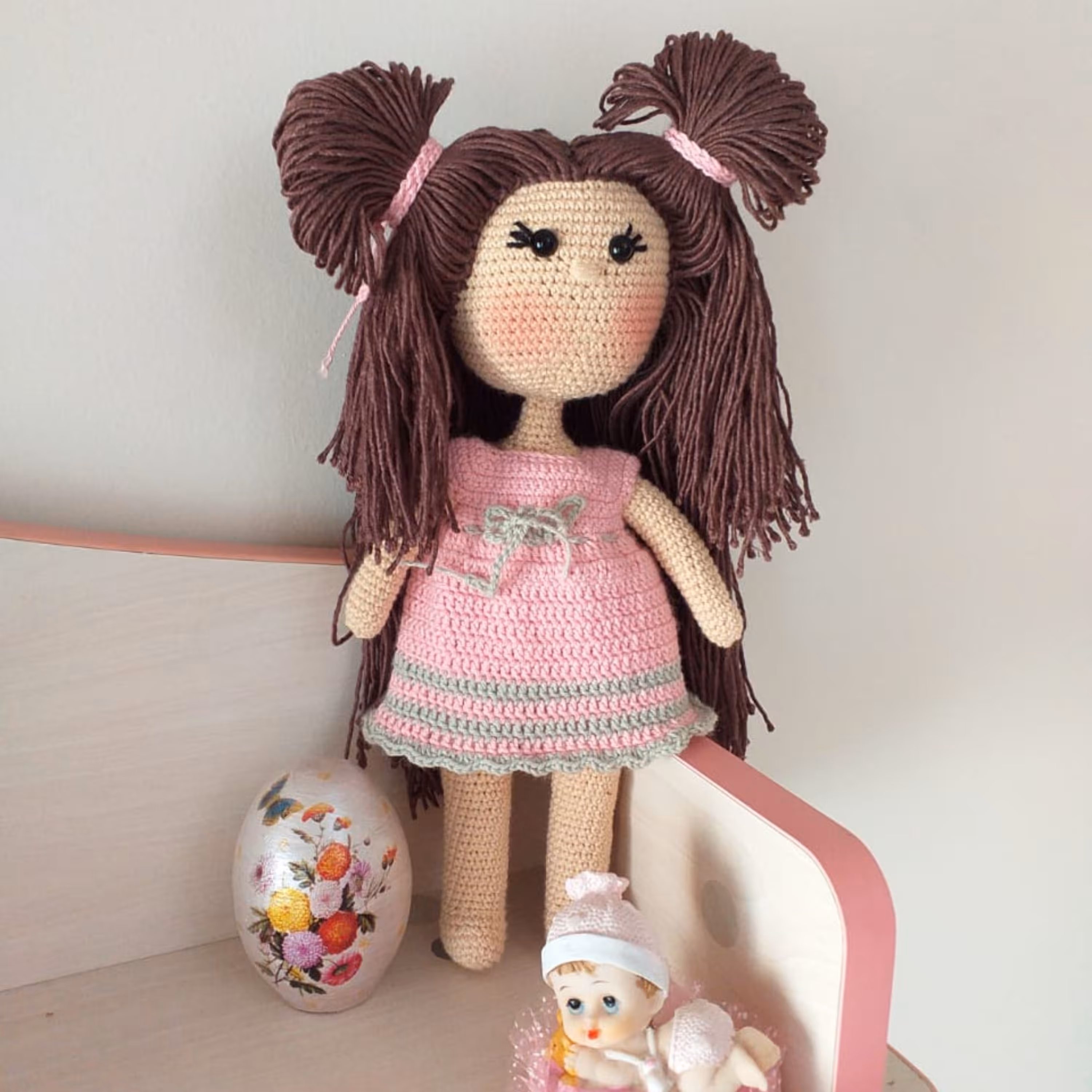 عروسک بافتنی دختر کاسیوشا مو بلند 25 سانتی متر 