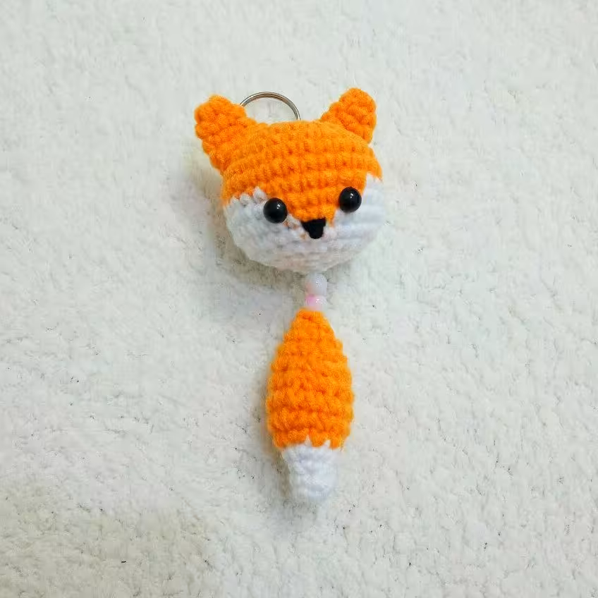 جاکلیدی بافتنی دست باف طرح روباه کوچولوی آویزی سفیرباف