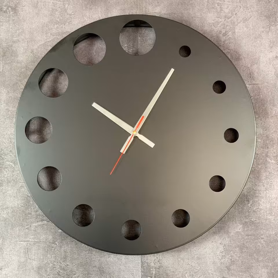 ساعت مدرن دیواری H210 فلزی با رنگ کوره ای استاتیک با سفارش سازی اندازه و رنگ