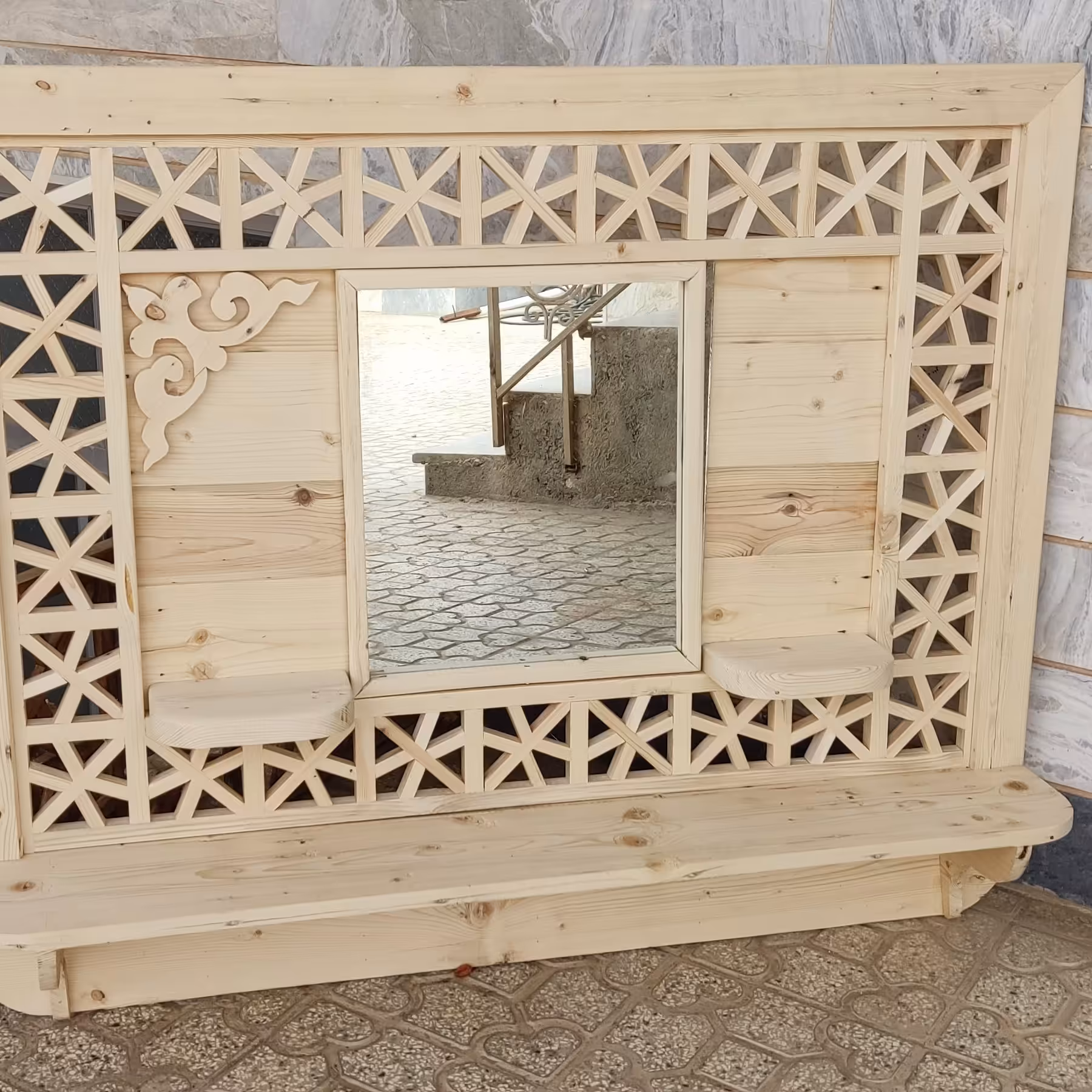 قاب آینه و آویز لباس سنتی گره چینی