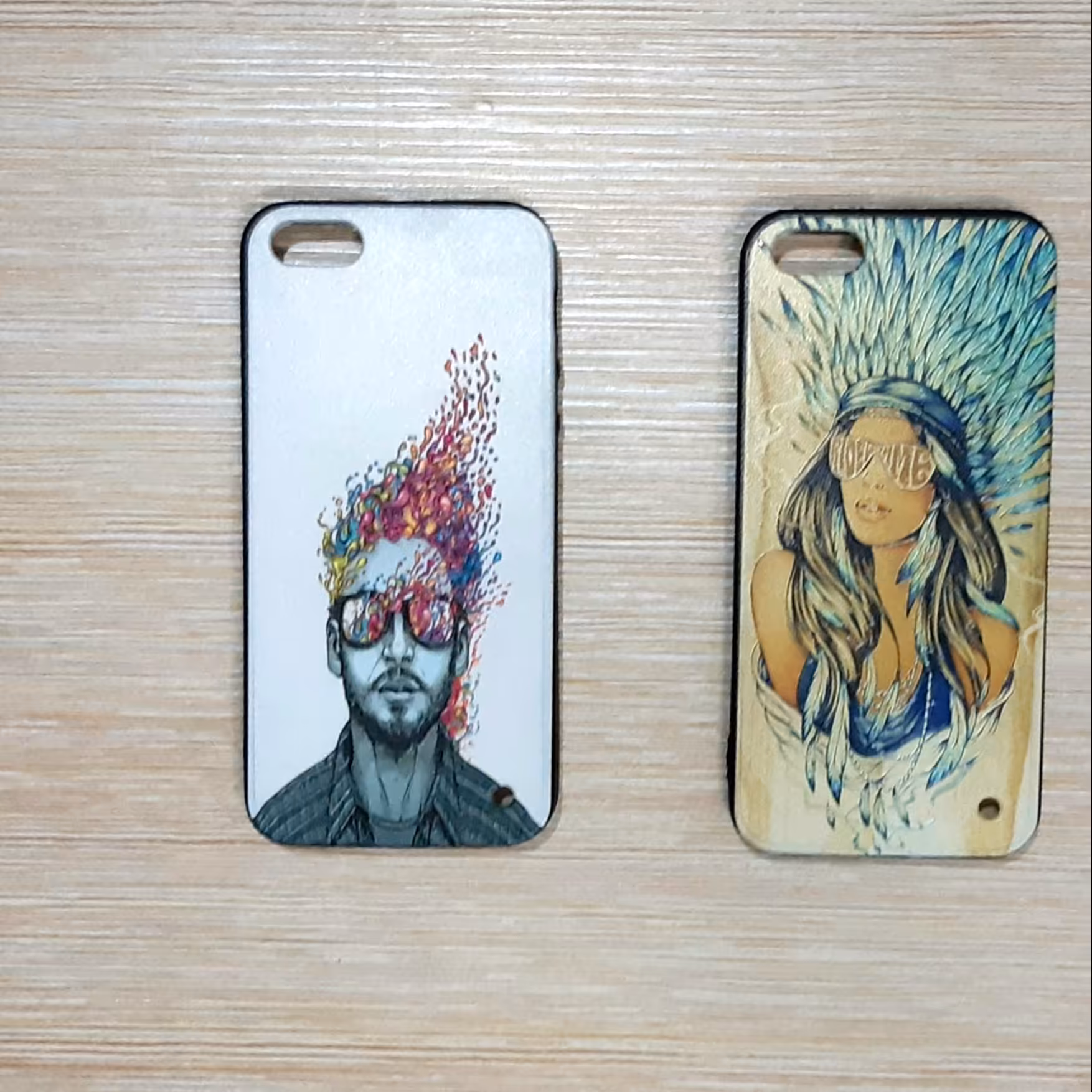 قاب طرح دار آیفون مدل 5s و Se مخصوص محافظت از گوشی هایی که پشت قاب آنها حساس و قابل خش هستند