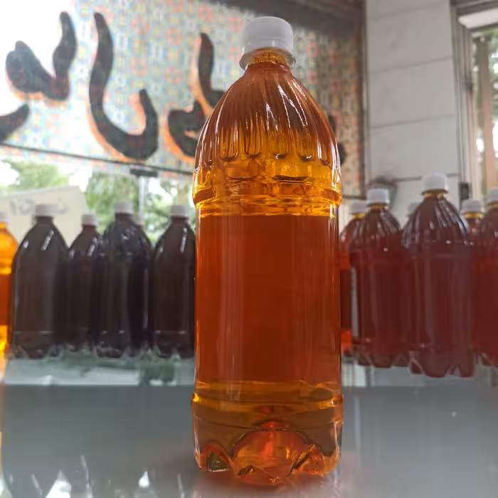 شربت زعفران تحفه اصفهان همراه با رشته های زعفران