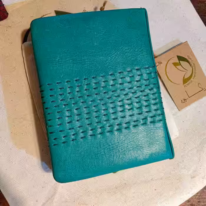 دفتر دست دوز جلد چرم طبیعی روگا چرم