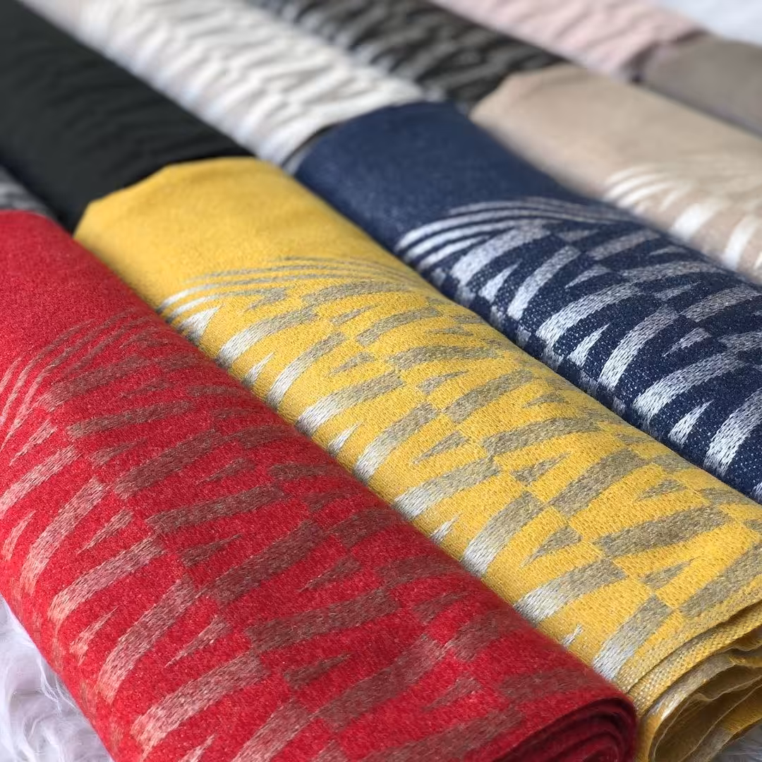 شال دورو موهر اعلا وارداتی طرح وسط خلوت مناسب فصل پاییز و زمستان و بهار