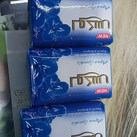 صابون لوکس .90گرم بسته 6عددی رایحه گل رز.و نیلوفر آبی وترنج