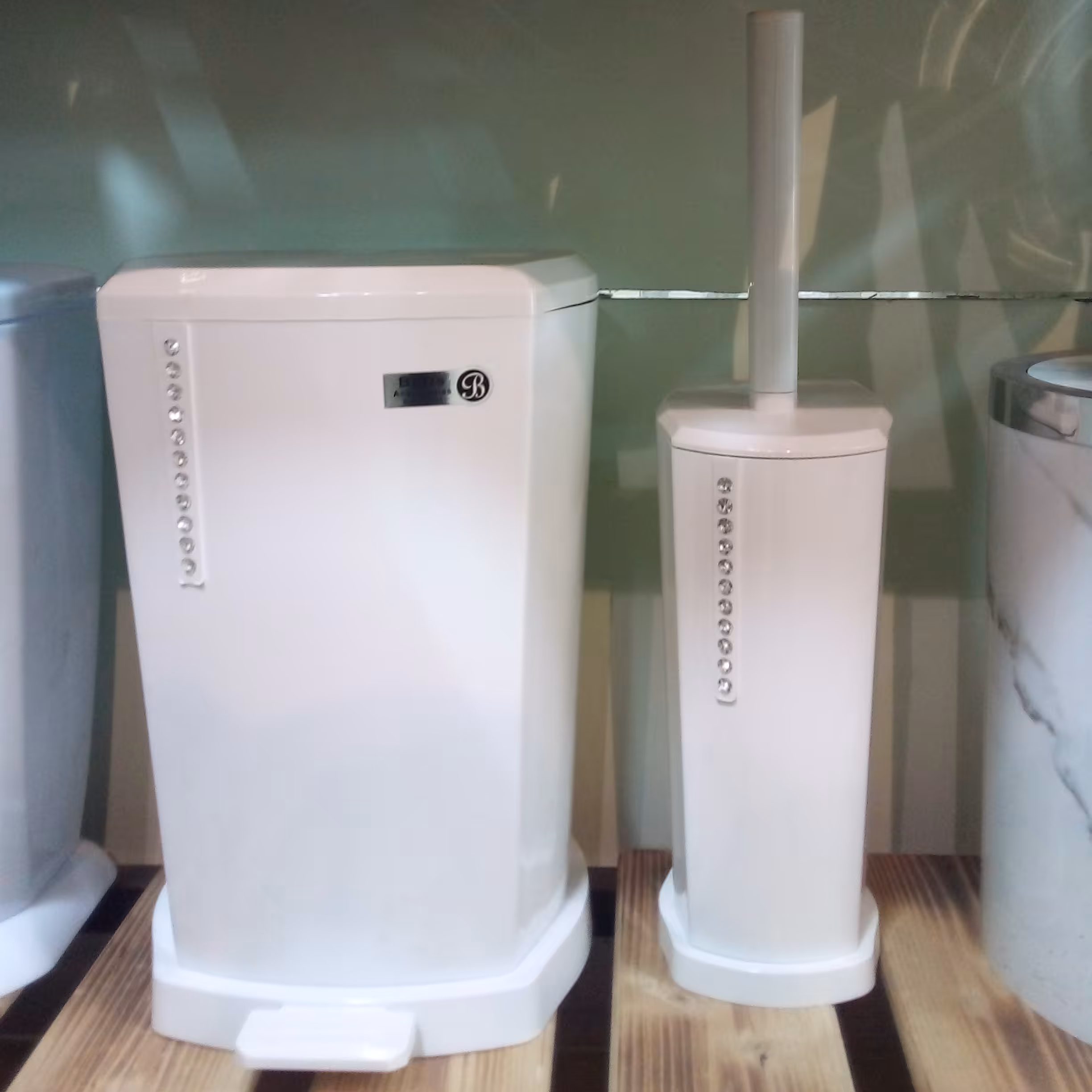 سطل وبرس بتیس (ارسال تیپاکس پس کرایه)