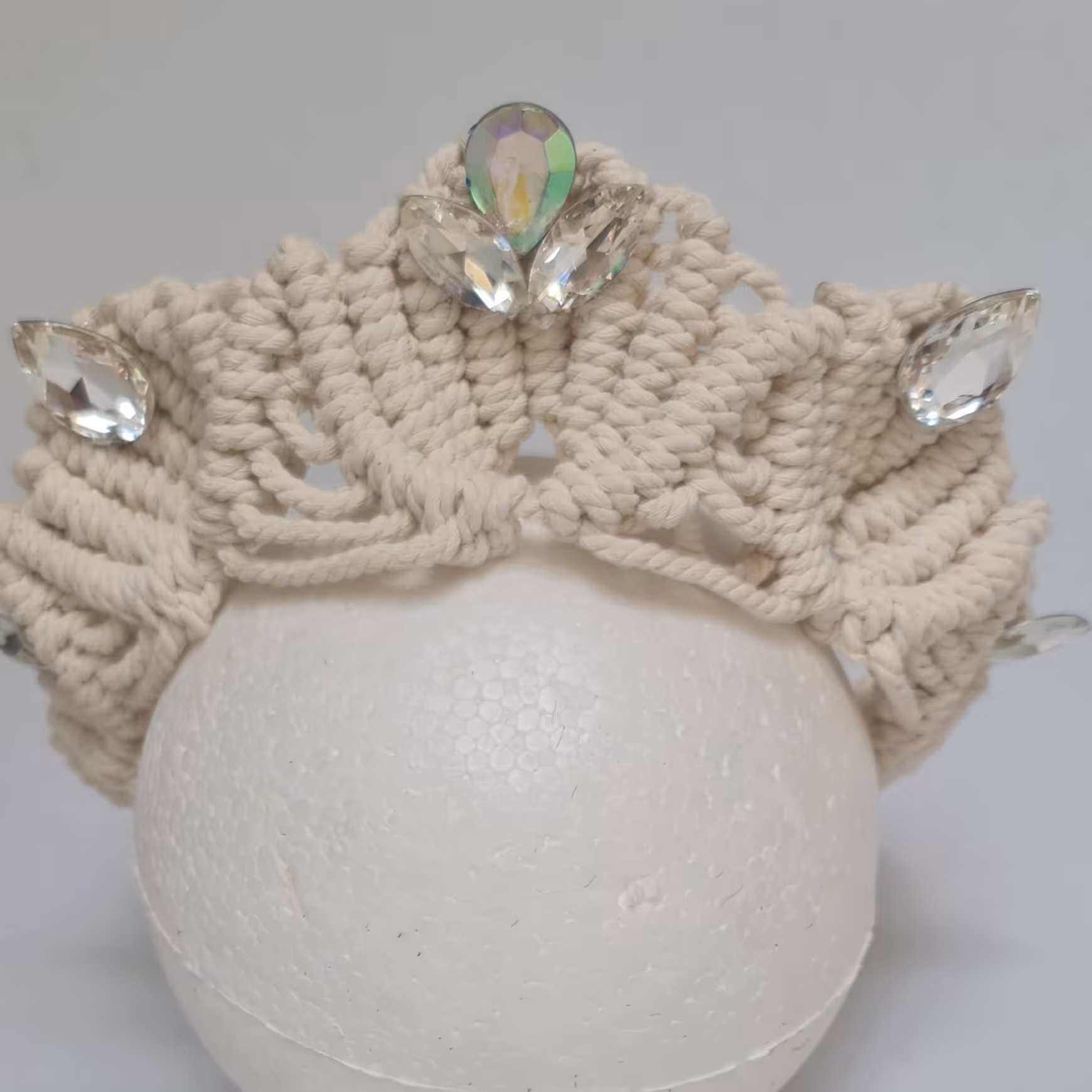 تاج مکرومه 2025