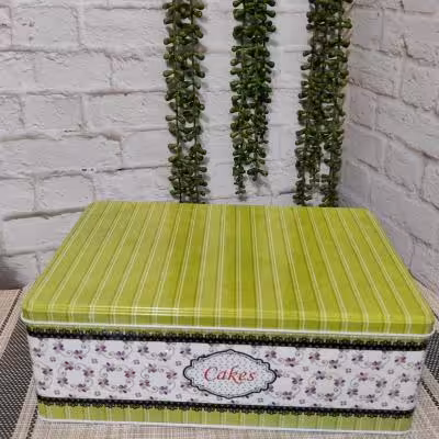 جعبه فلزی سبز