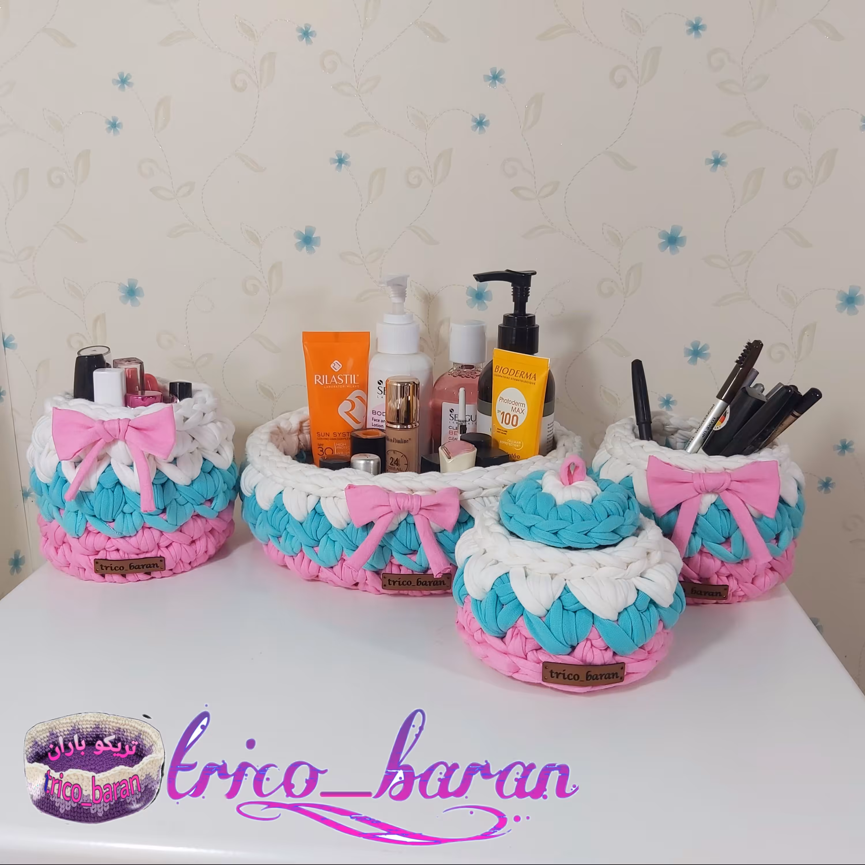  سبد تریکو شامل سبد عطر و سبد مداد آرایشی و سبد رژ و سبد جواهر کوچک( موجودی رنگو حتما قبل خرید چک کنید)