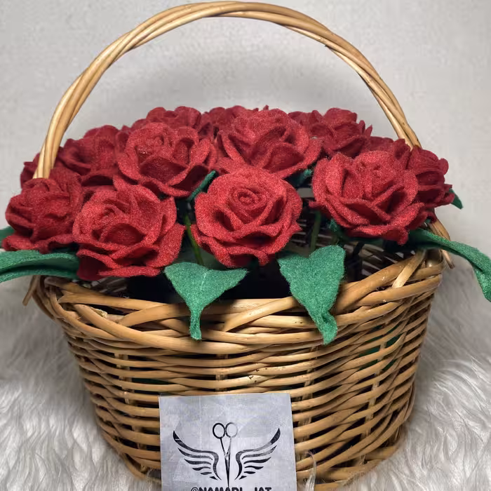 سبد گل هدیه نمدی،سبدحصیری و گل مصنوعی