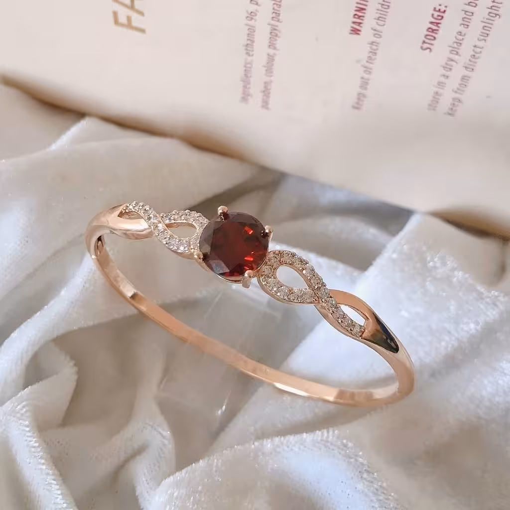 دستبند مارک معروف xuping کاملا مشابه طلا