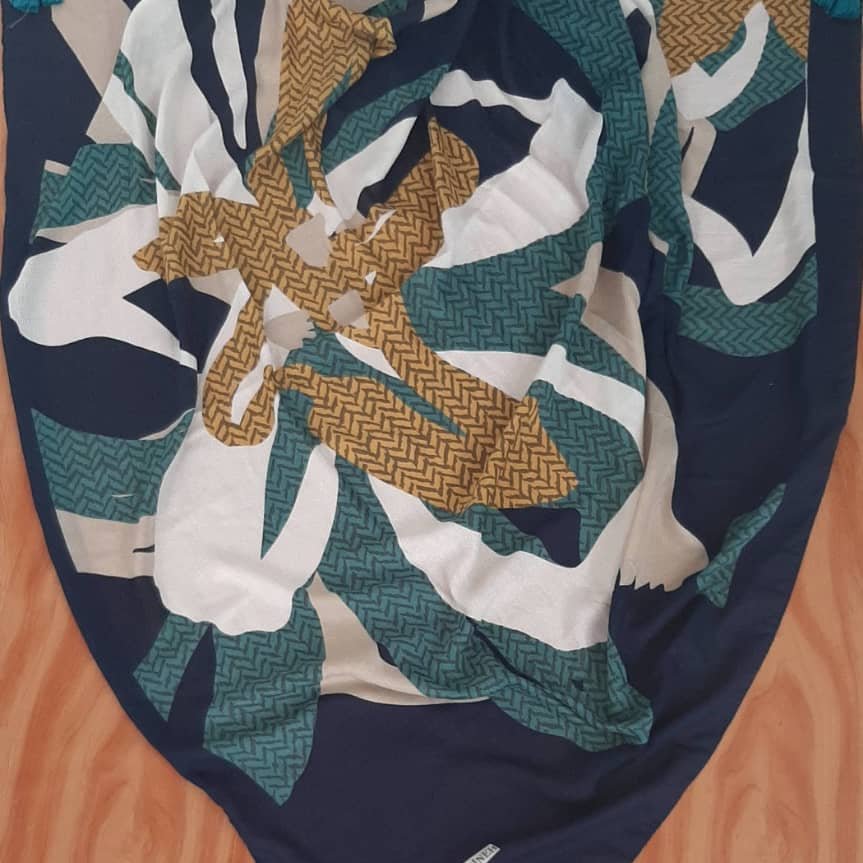 روسری نخی منگوله دار