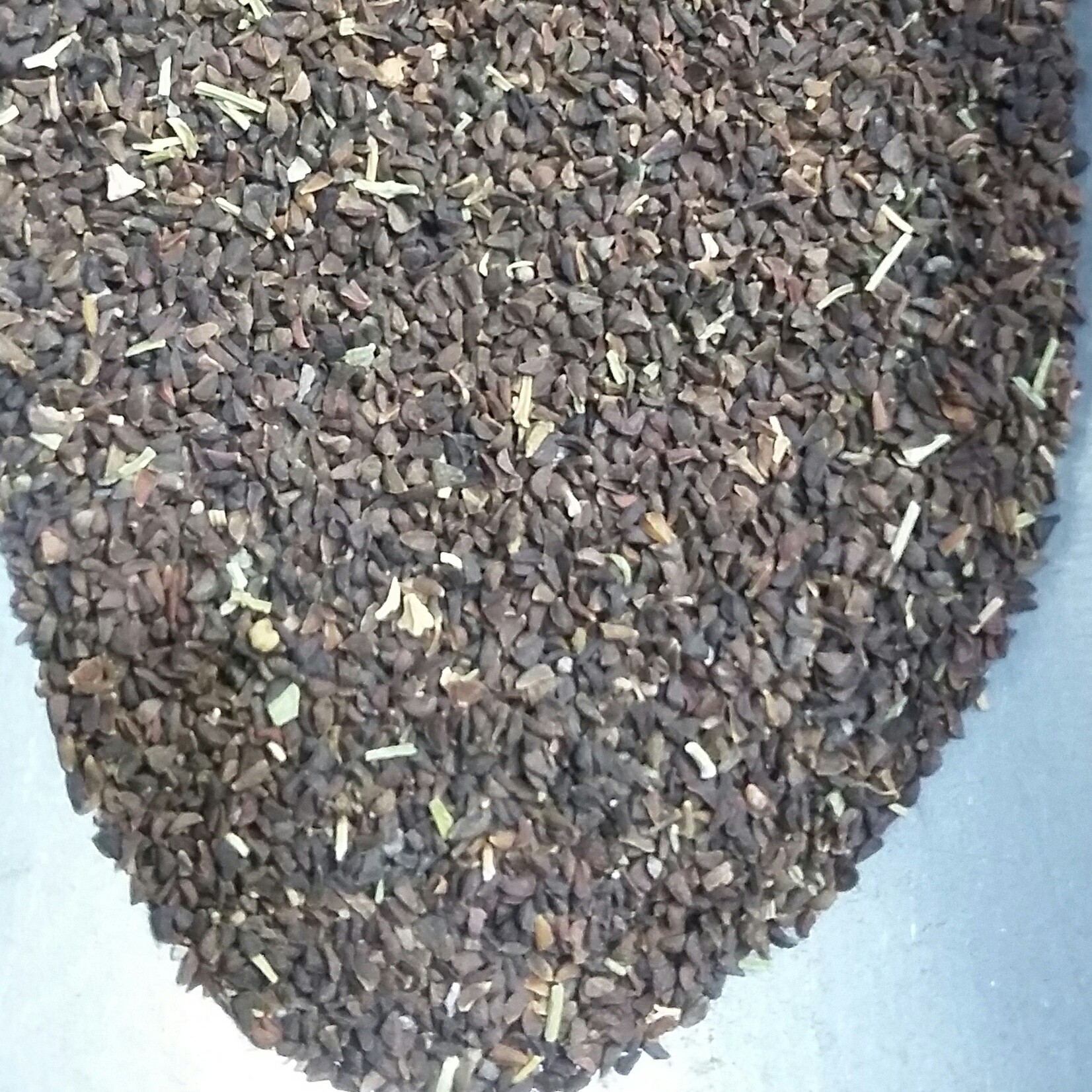 اسفند ( هم سوزندنی و هم خوراکی هستش) 250 گرم خالص دربسته سلفونی بادرصدی چوب