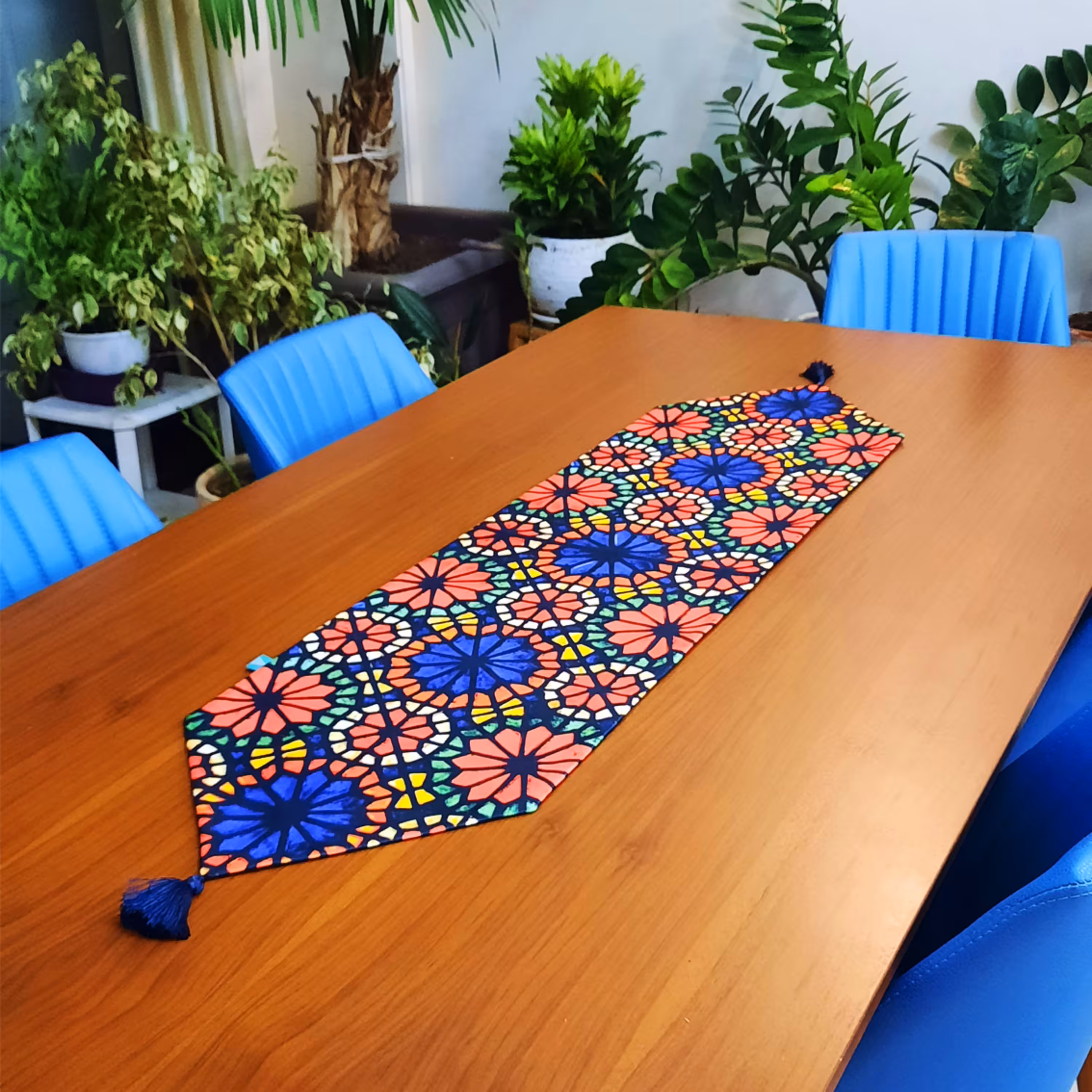 رانر مخمل آستر دار طرح اُرسی( سایز 35x135 ) منگوله دار