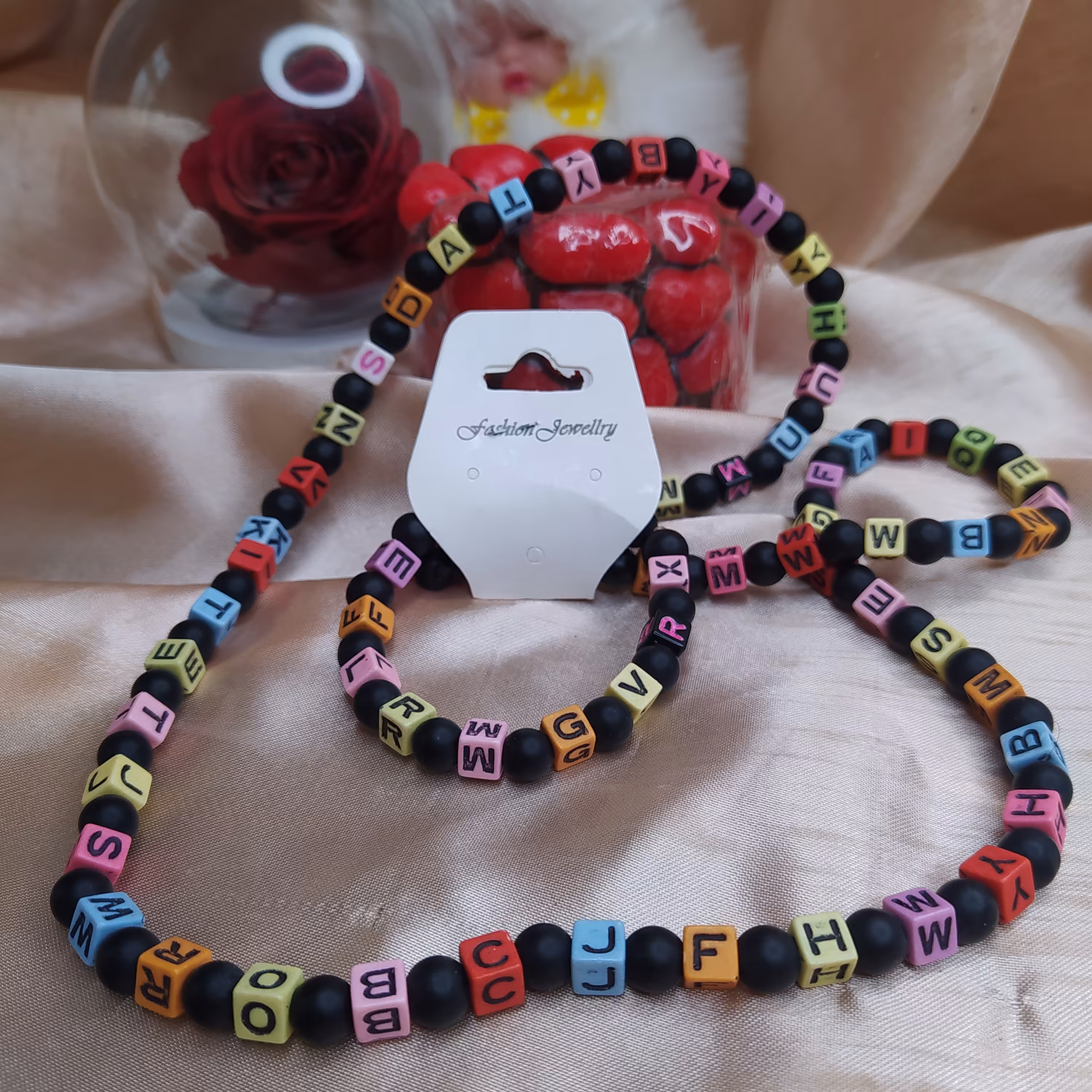 گردنبند و دستبند ،رنگ بندی،هدیه ی خاص و ماندگار