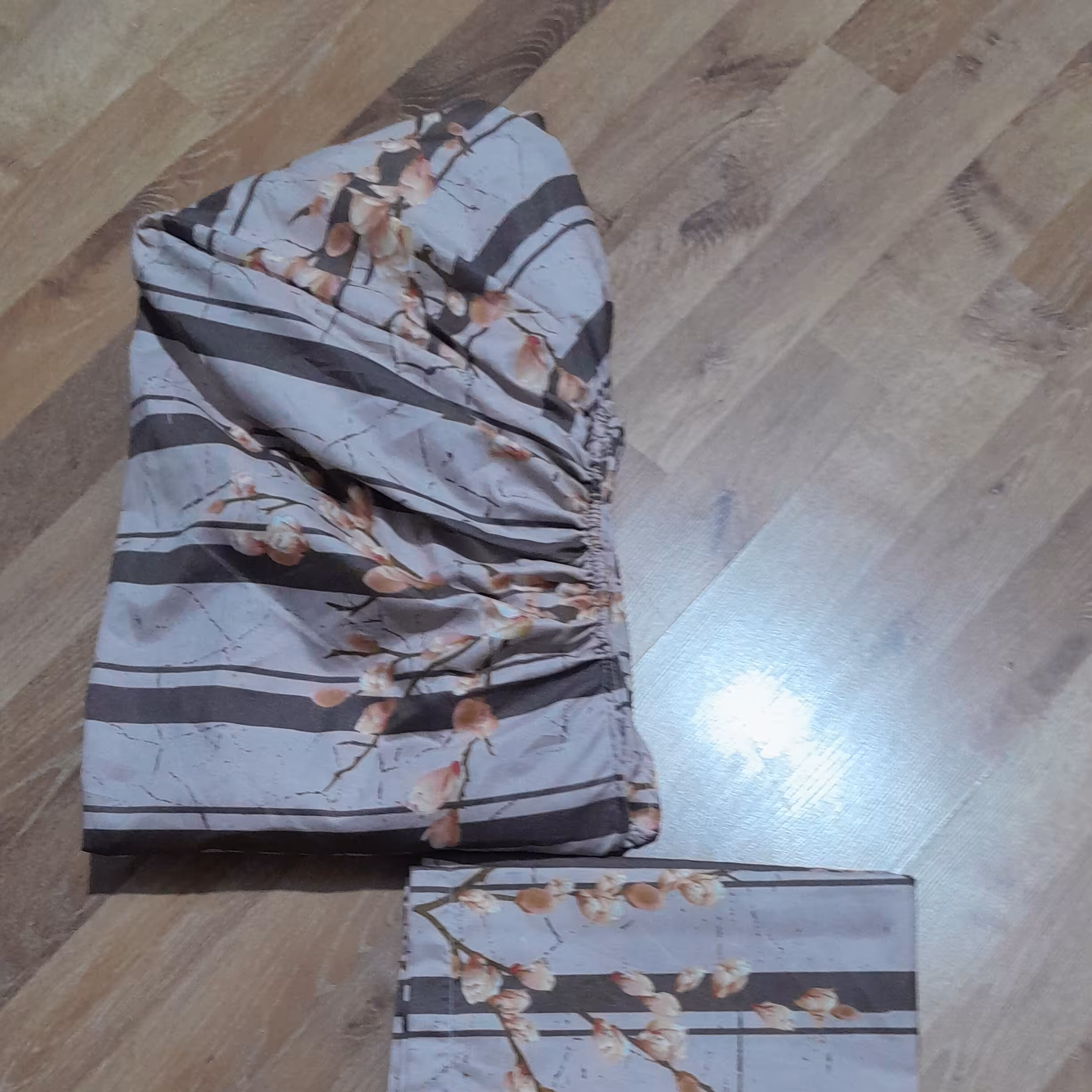 روتختی کشدار تک نفره با یک عدد روبالشتی زیپ دار