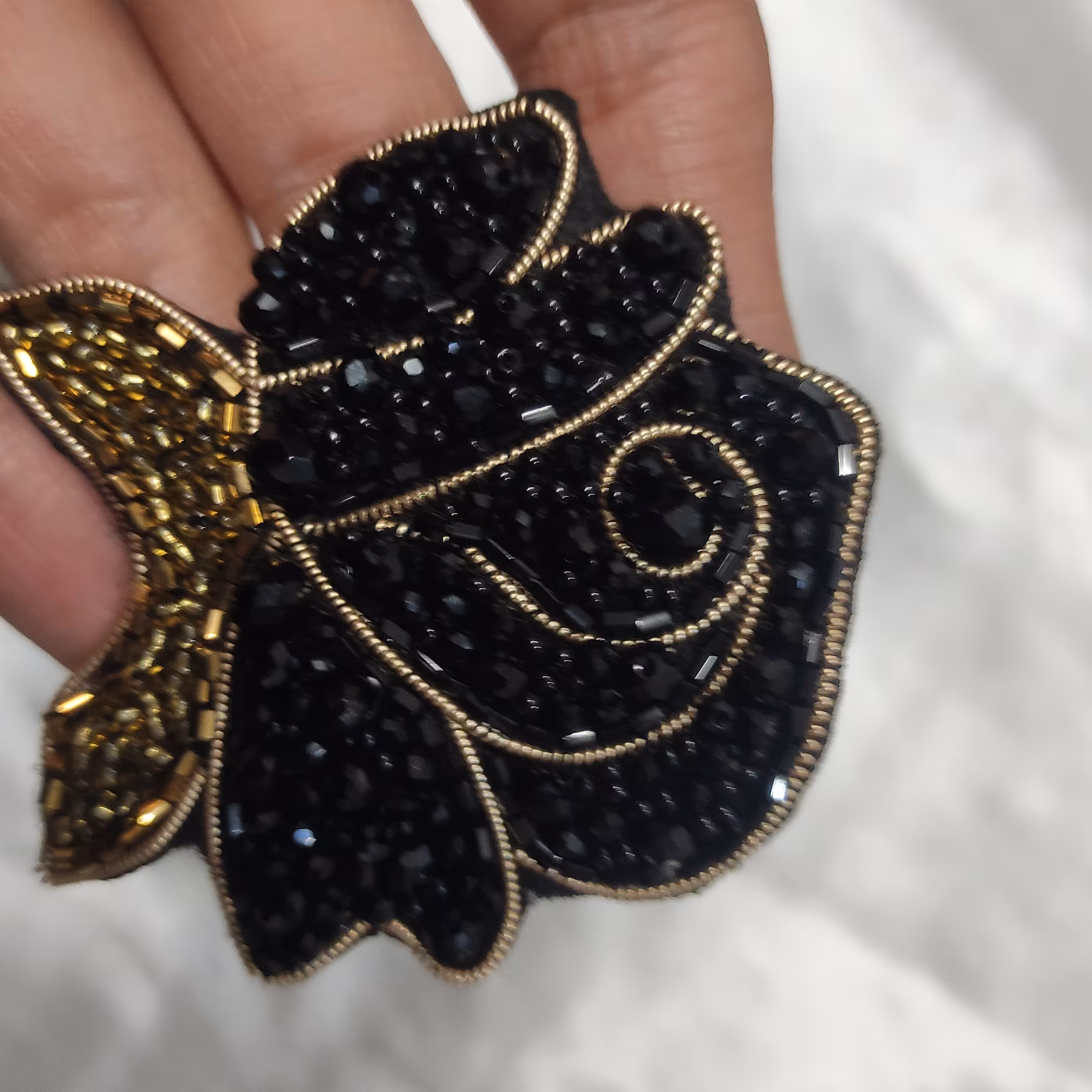 سنجاق سینه گل رز