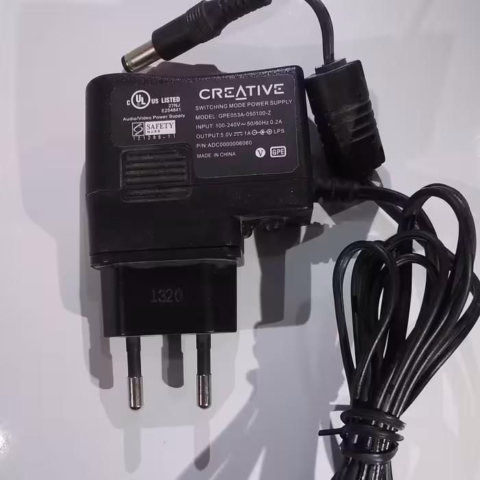 انواع و اقسام آداپتور برق با خروجی های متفاوت وآمپرهای متفاوت