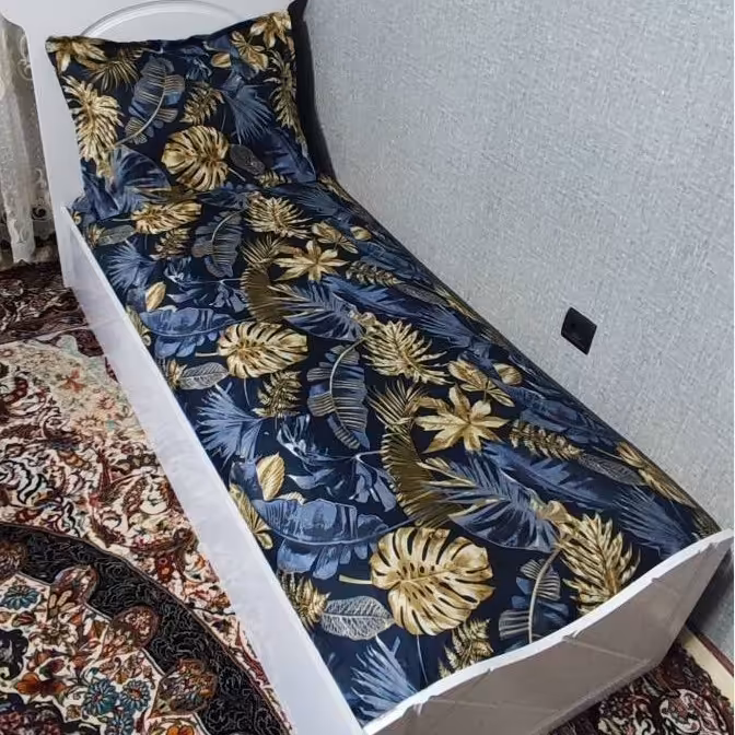 کاورتشک تخت یک نفره دورتادور کشدوزی همراه یک عدد روبالش طرح ستاره