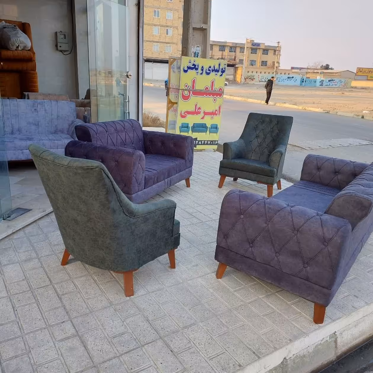 مبل راحتی چستر یونانی. 