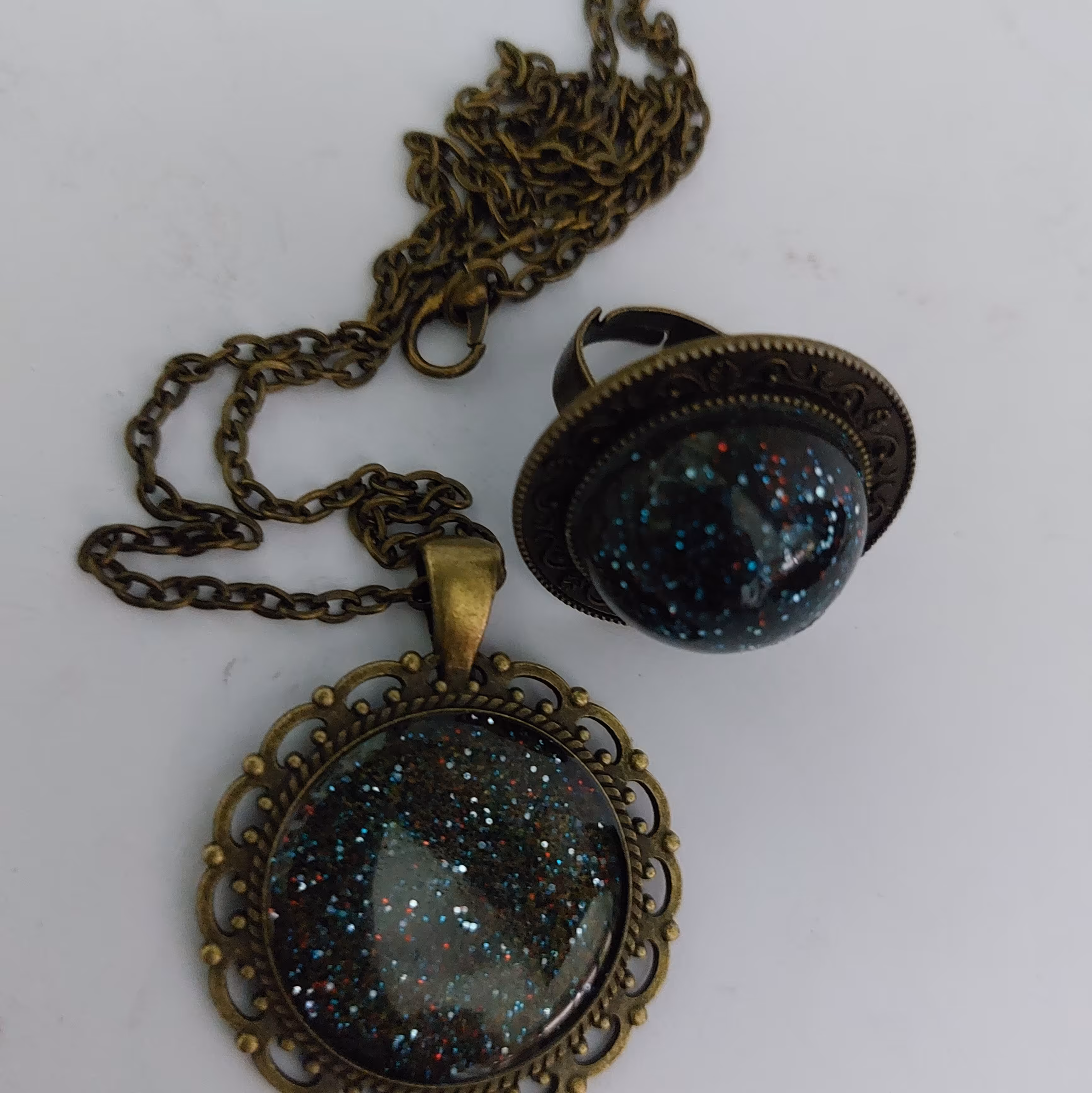 گردن بند رزینی به همراه انگشتر طرح کهکشان 