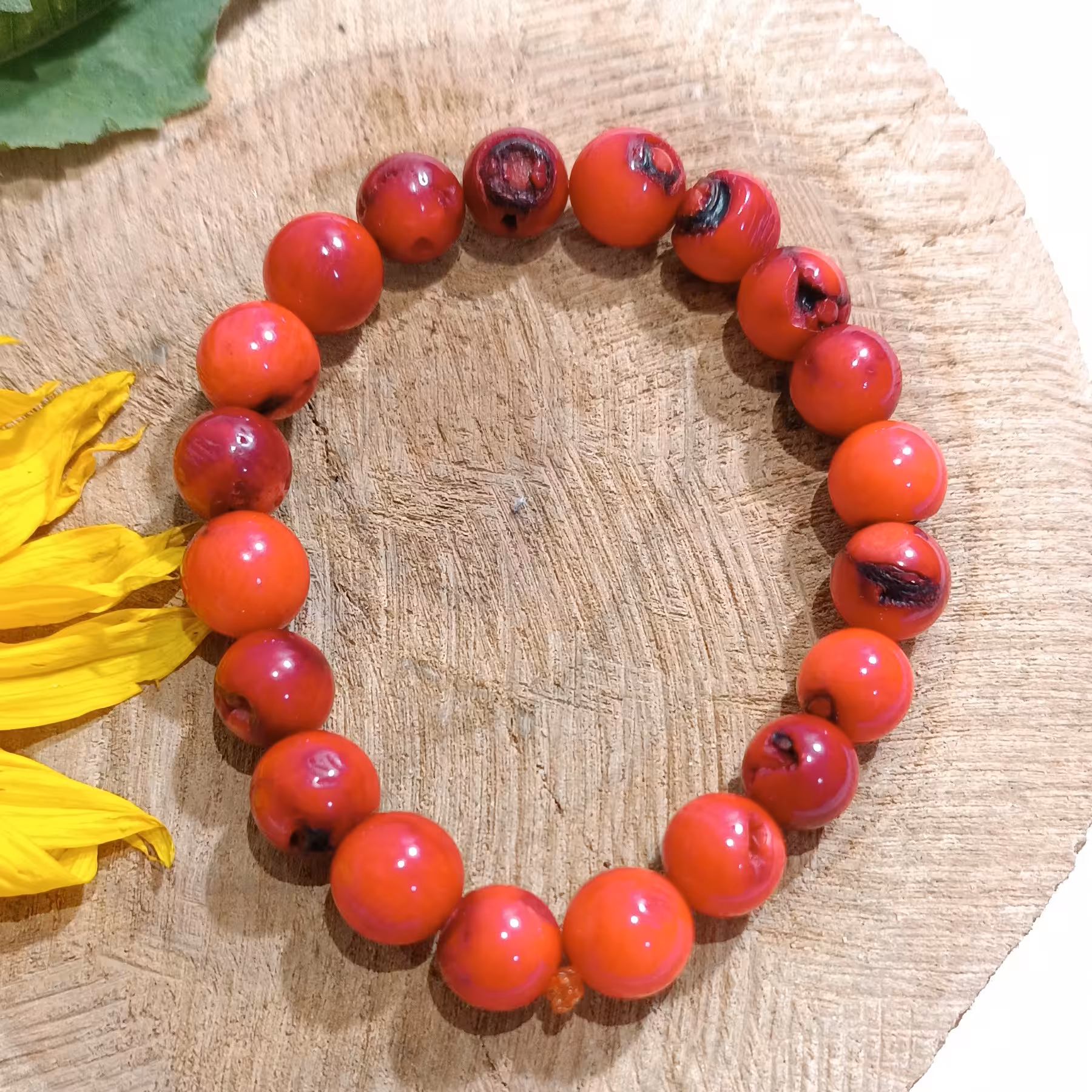 دستبند سنگ  مرجان قرمز   با کیفیت عالی و گره کشویی قابل تبدیل به بند کشی 