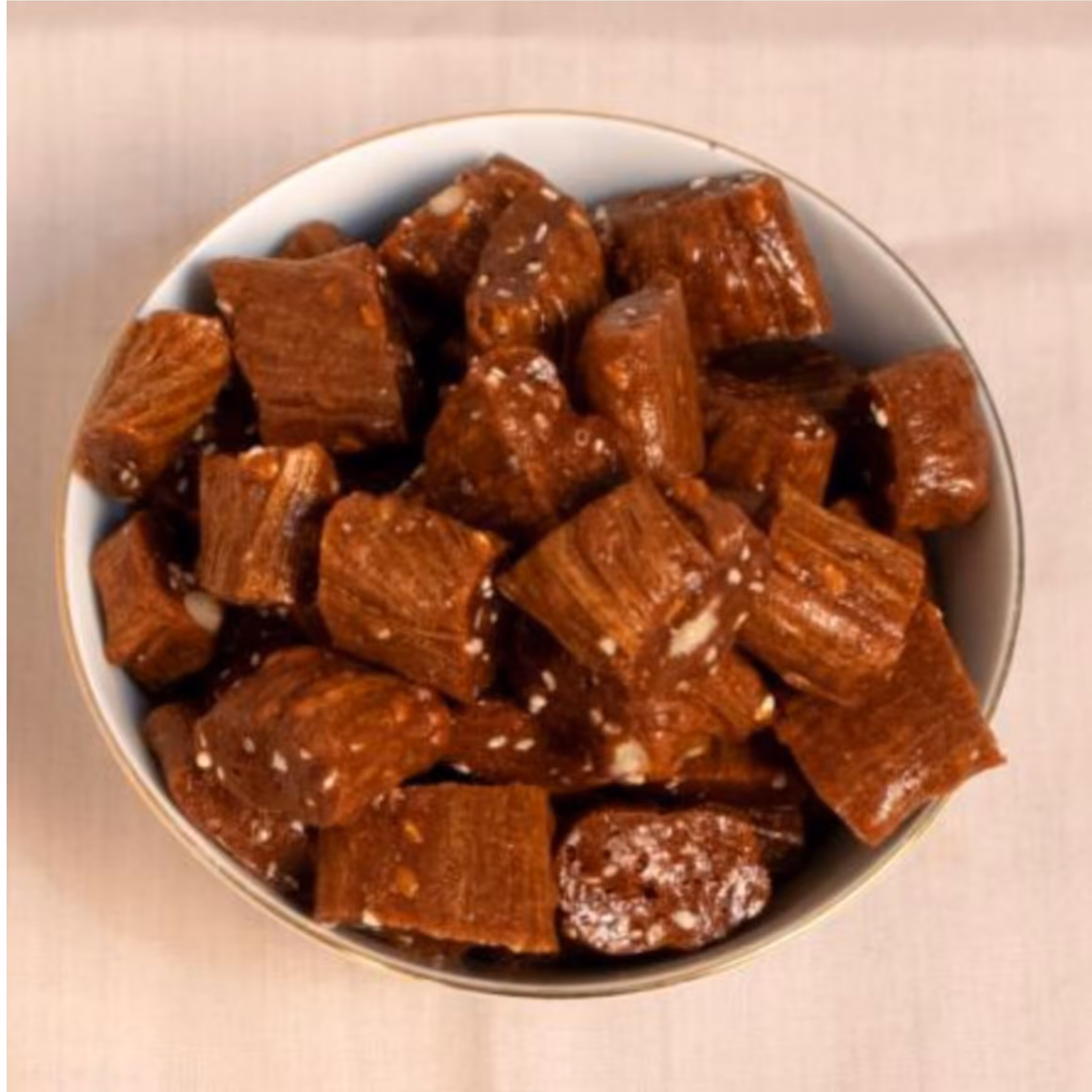 چیکو مغزدار (بهترین و خوشمزه ترین شکلات ایرانی) بسیار لذیذ و دلچسب(500گرم)